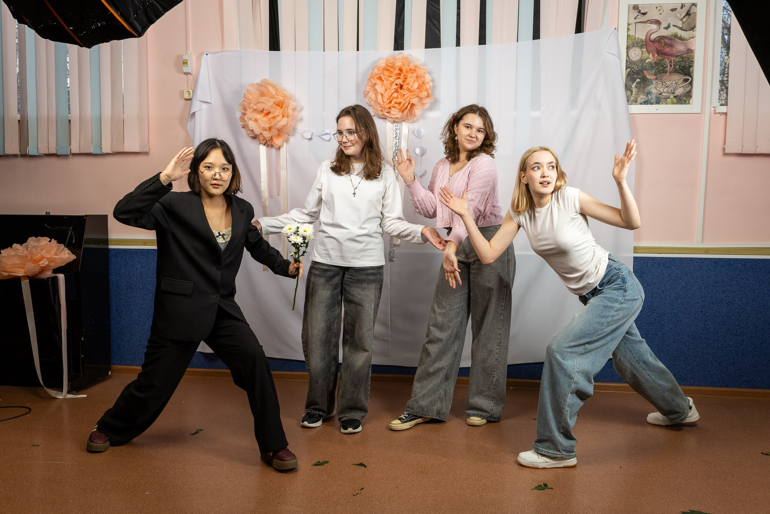 8 марта 2026. Поздравление ребят из 11 класса своих одноклассниц. Главная