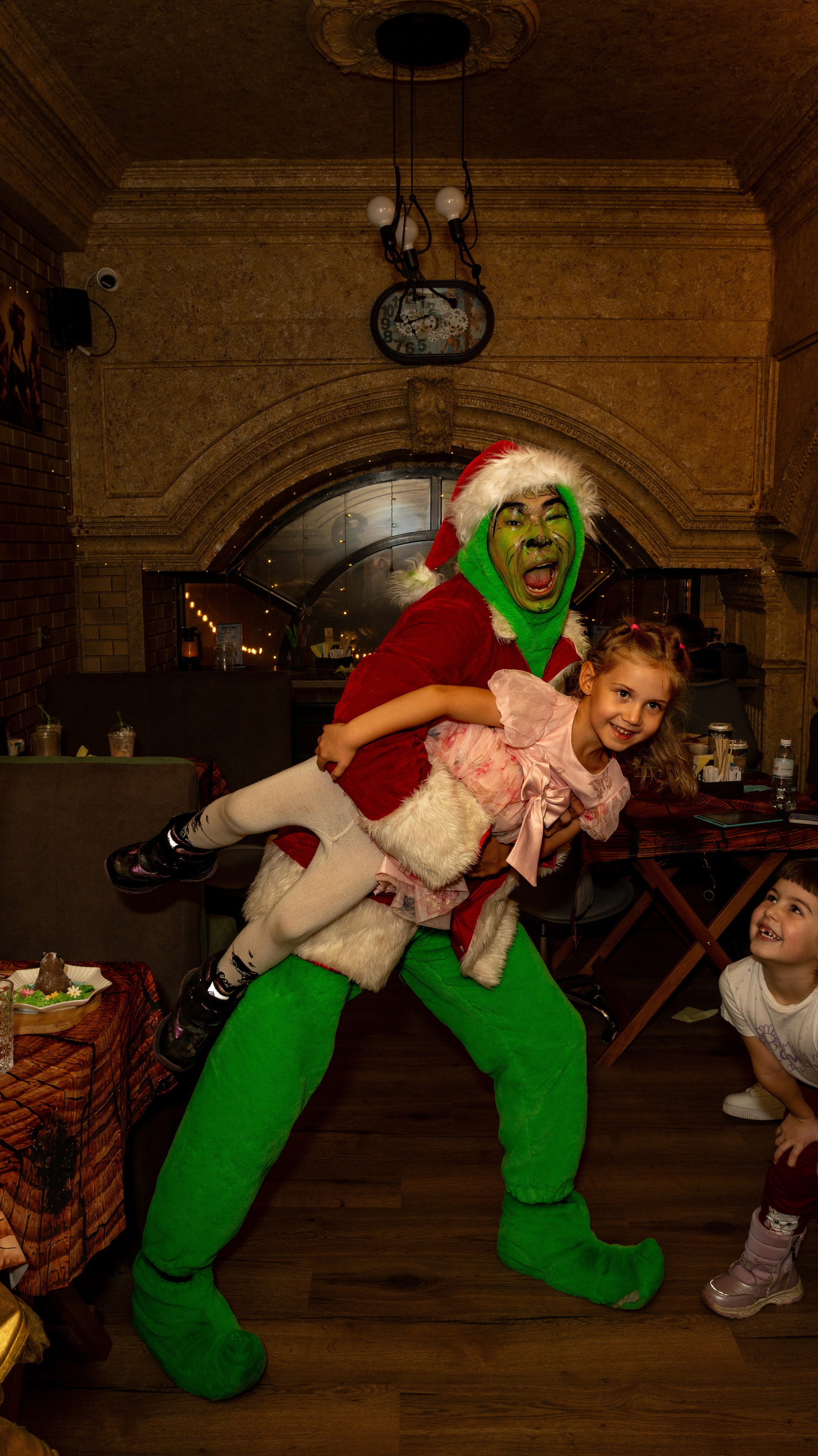 '25 Christmas at KofeBara. Stan Sidel’s Art