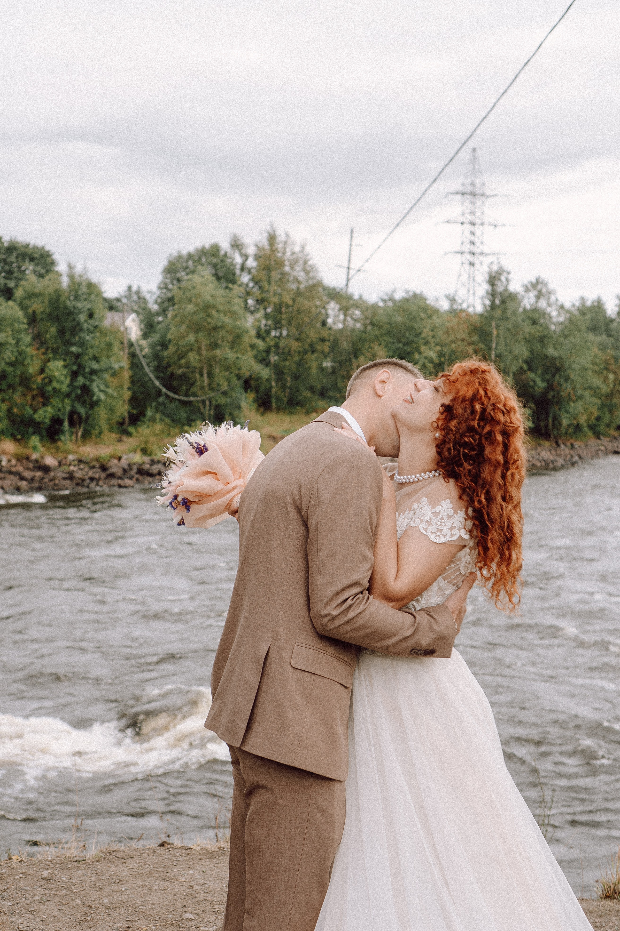 СВАДЕБНАЯ ФОТОСЕССИИЯ ПАРЫ В ГОРОДЕ ПРИОЗЕРСК В СОСНОВОМ ЛЕСУ И С ПИКАПОМ. Профессиональный фотограф, Санкт-Петербург — Виктория Богомолова