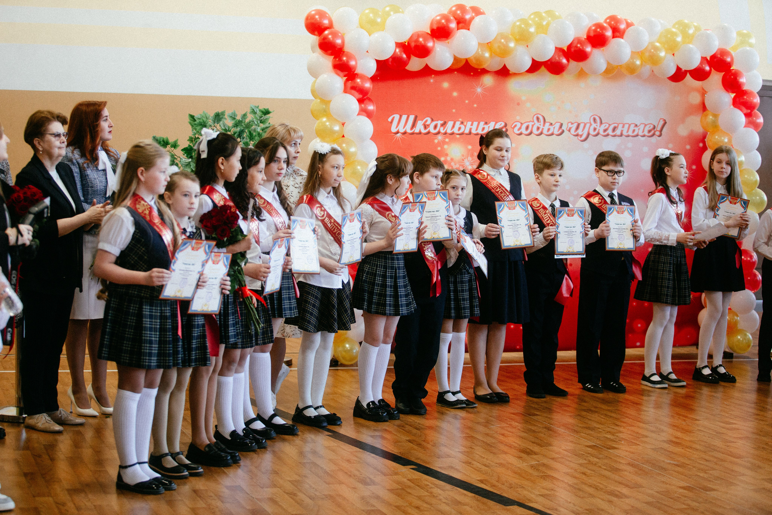 Выпускной в начальной школе. Арт-фотограф Крис Л. в Тобольске: портрет, семейные, свадьбы