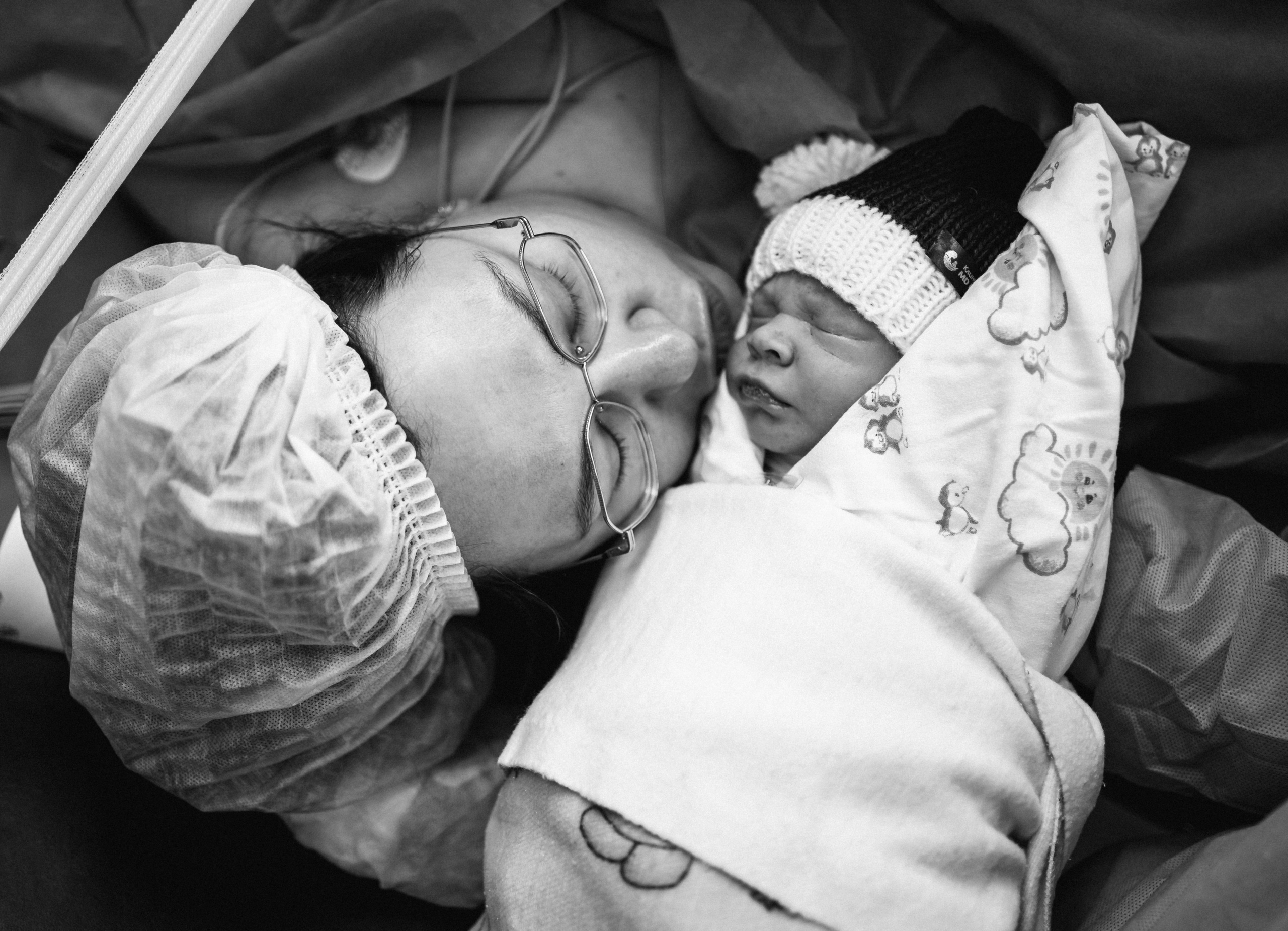 Съемка родов ЧБ. Фотограф и видеограф на роды в Москве Подшивалова Полина