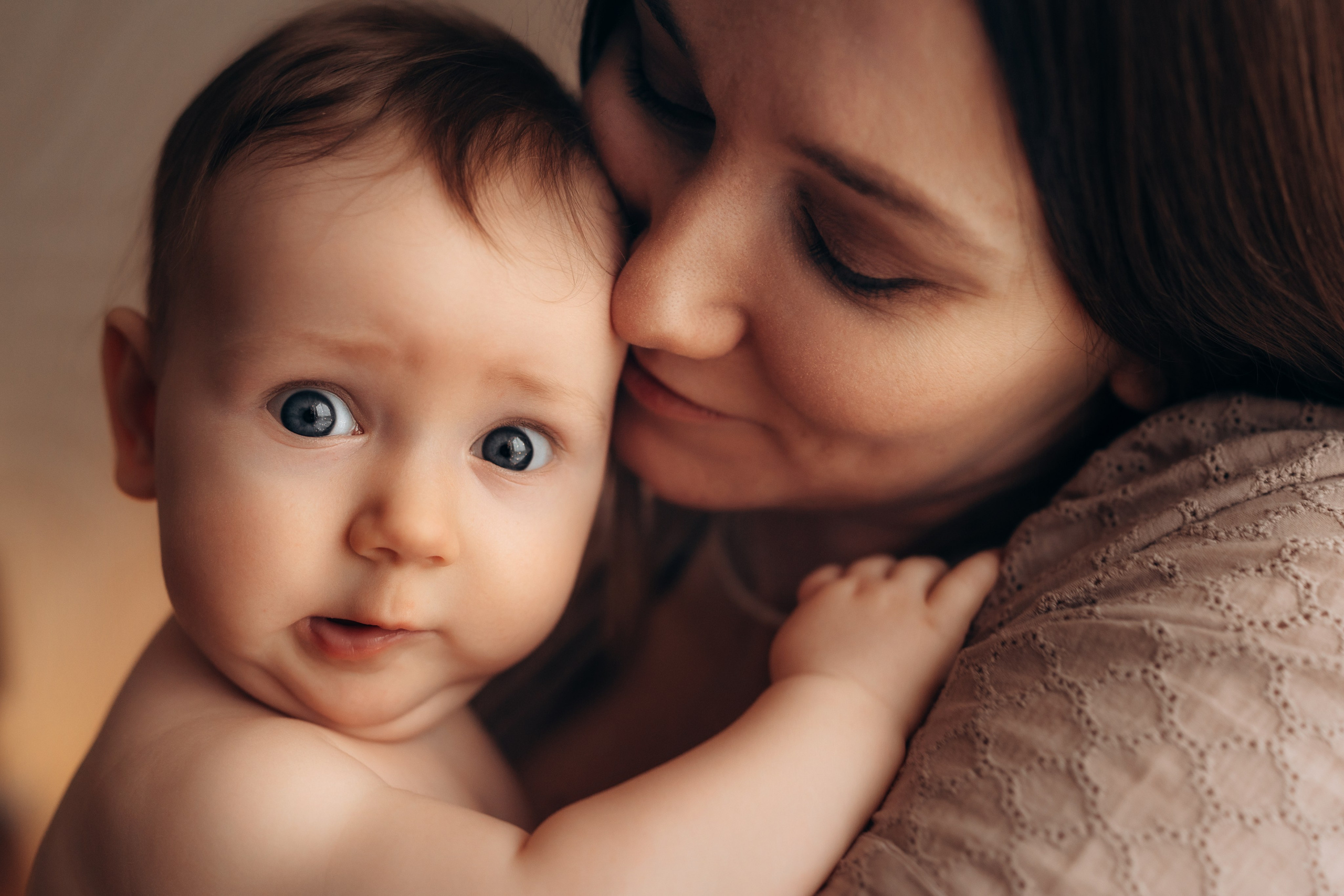 Домашняя фотосессия мамы и дочки. Детский, семейный и ньюборн фотограф в Москве Юлия Шуарт