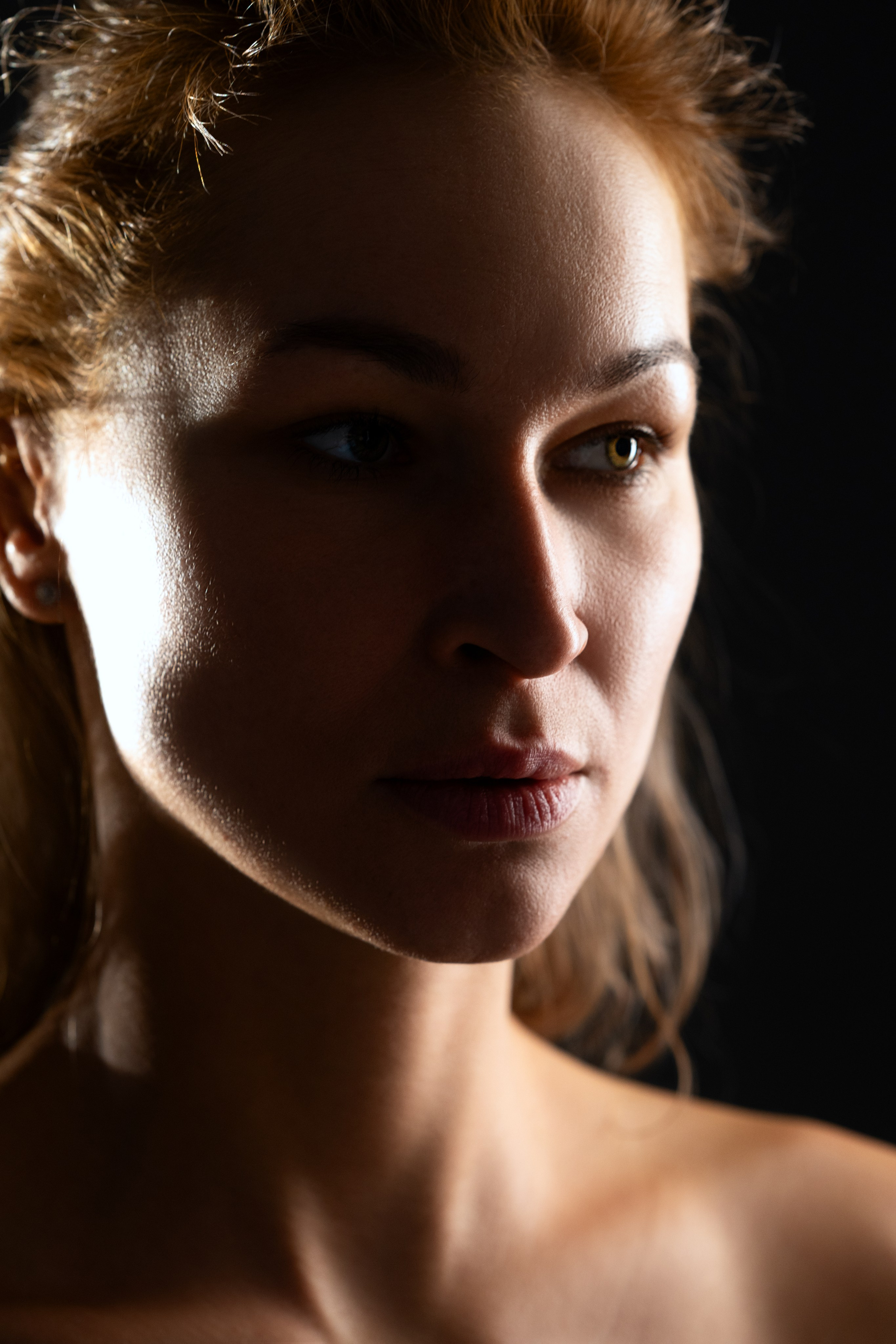 Ирина. В полумраке