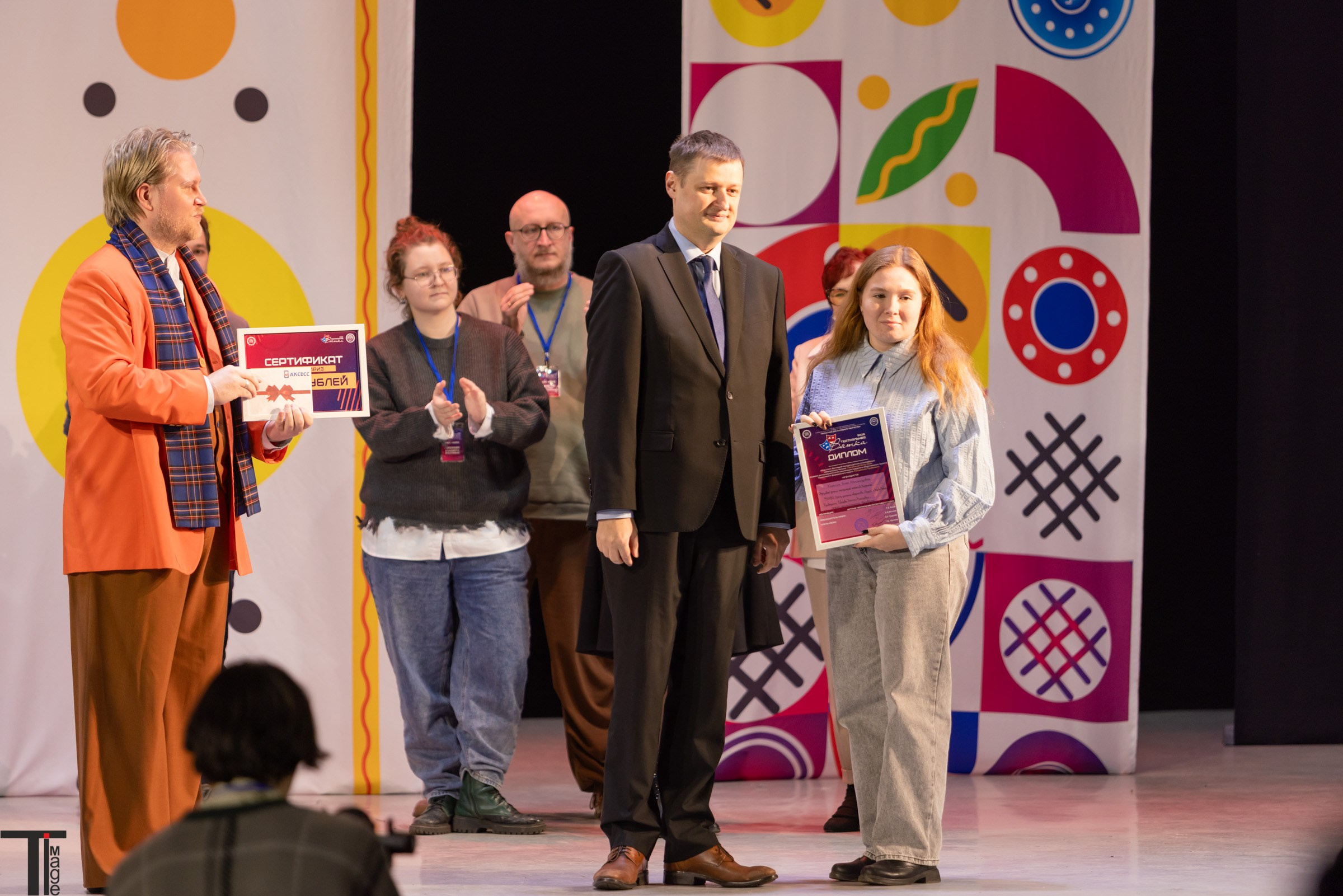 Театральная Вятка 2025. Имидж Технологии — репортажная фотография в Кирове Кировской области. Производство сувенирных магнитов, заливных этикеток и значков