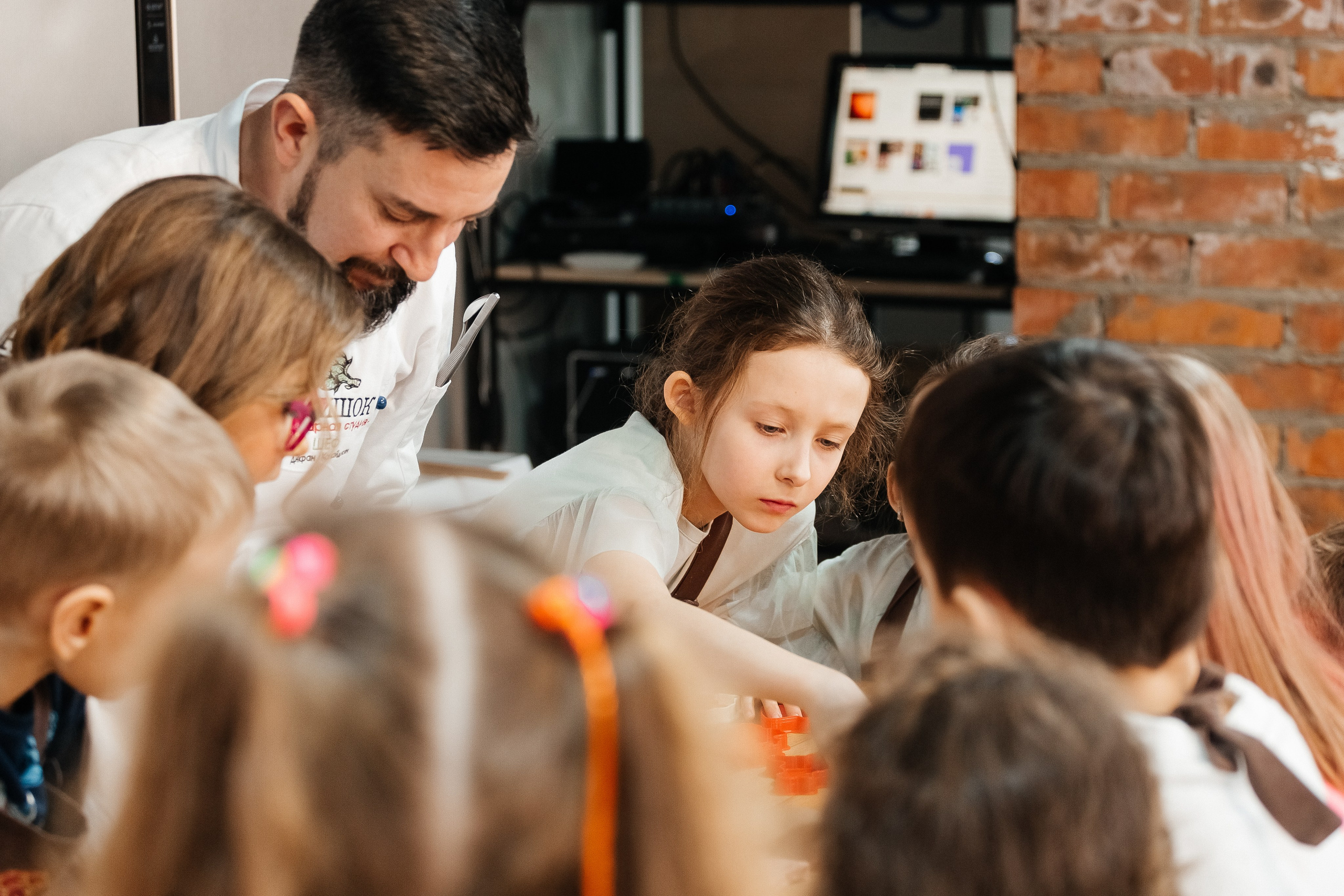Детский мастер-класс в «АРТиШОК». Фотограф Кемерово | Сергей