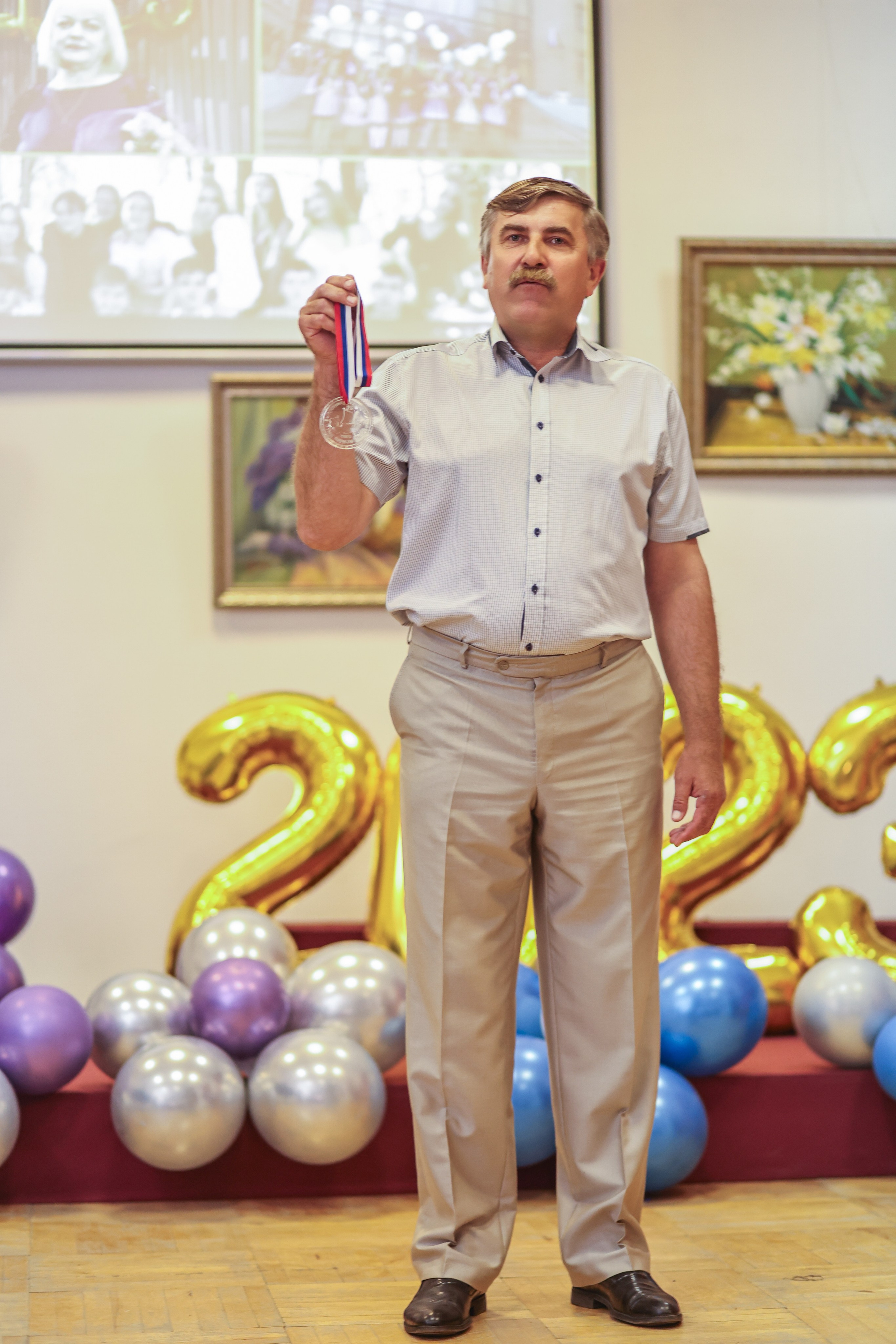 Вручение аттестатов. Школа № 7, выпускники 11 класса 2023 г. Студия выпускных альбомов Остров