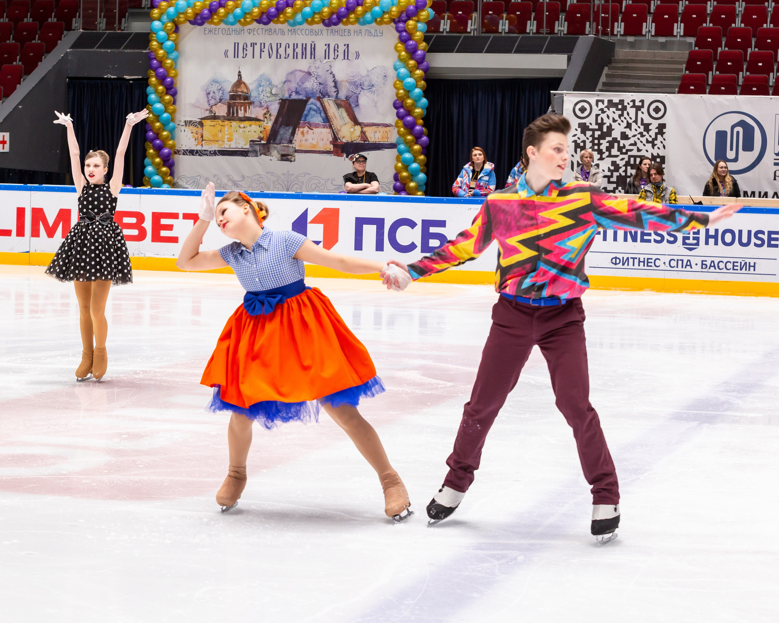 VII Ежегодный фестиваль массовых танцев на льду и фигурного катания «Петровский лёд» Санкт-Петербург 2024. Репортажный фотограф в Москве
