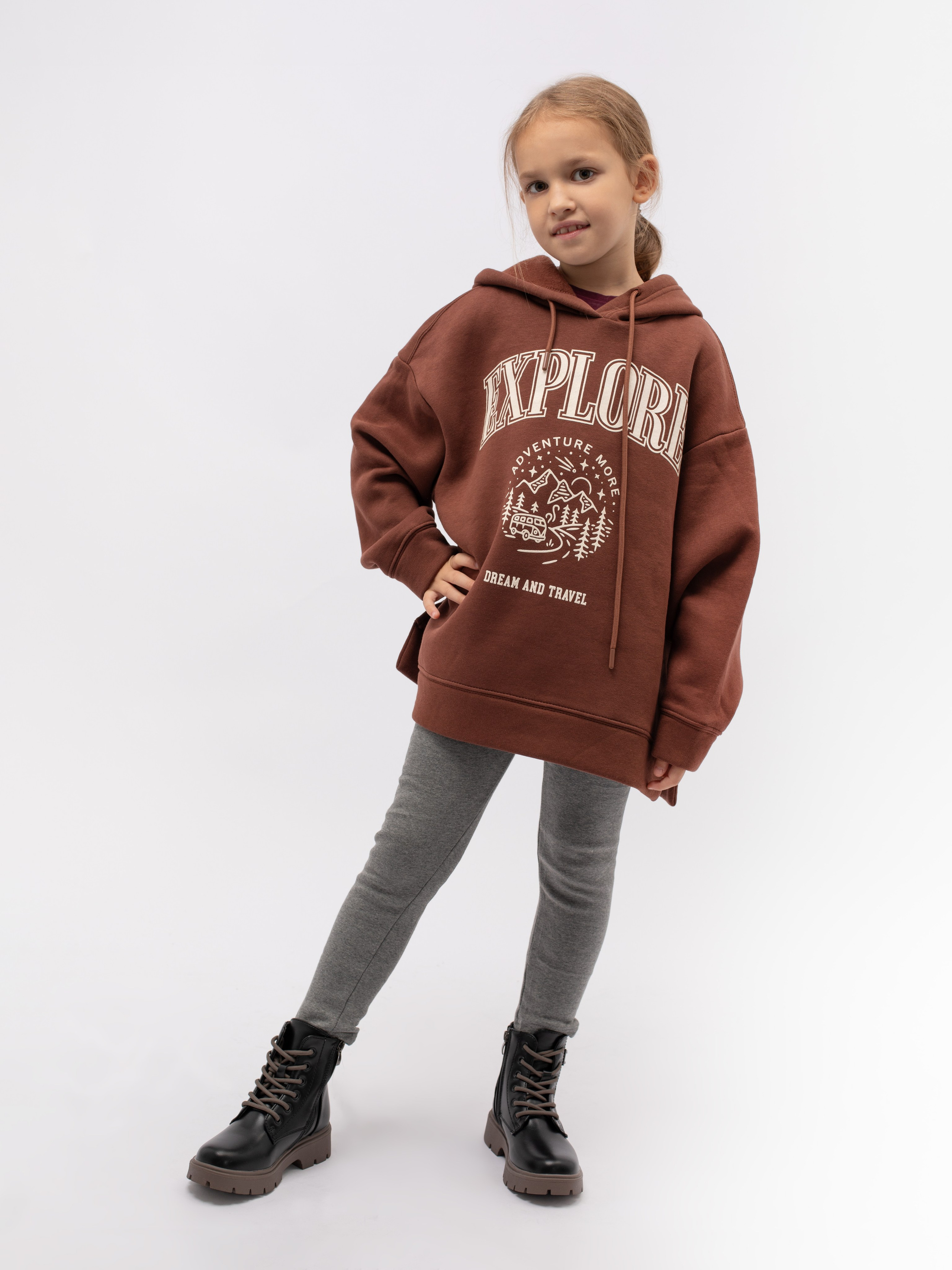 Ботинки для девочки. Фотостудия предметной и модельной съёмки для маркетплейсов