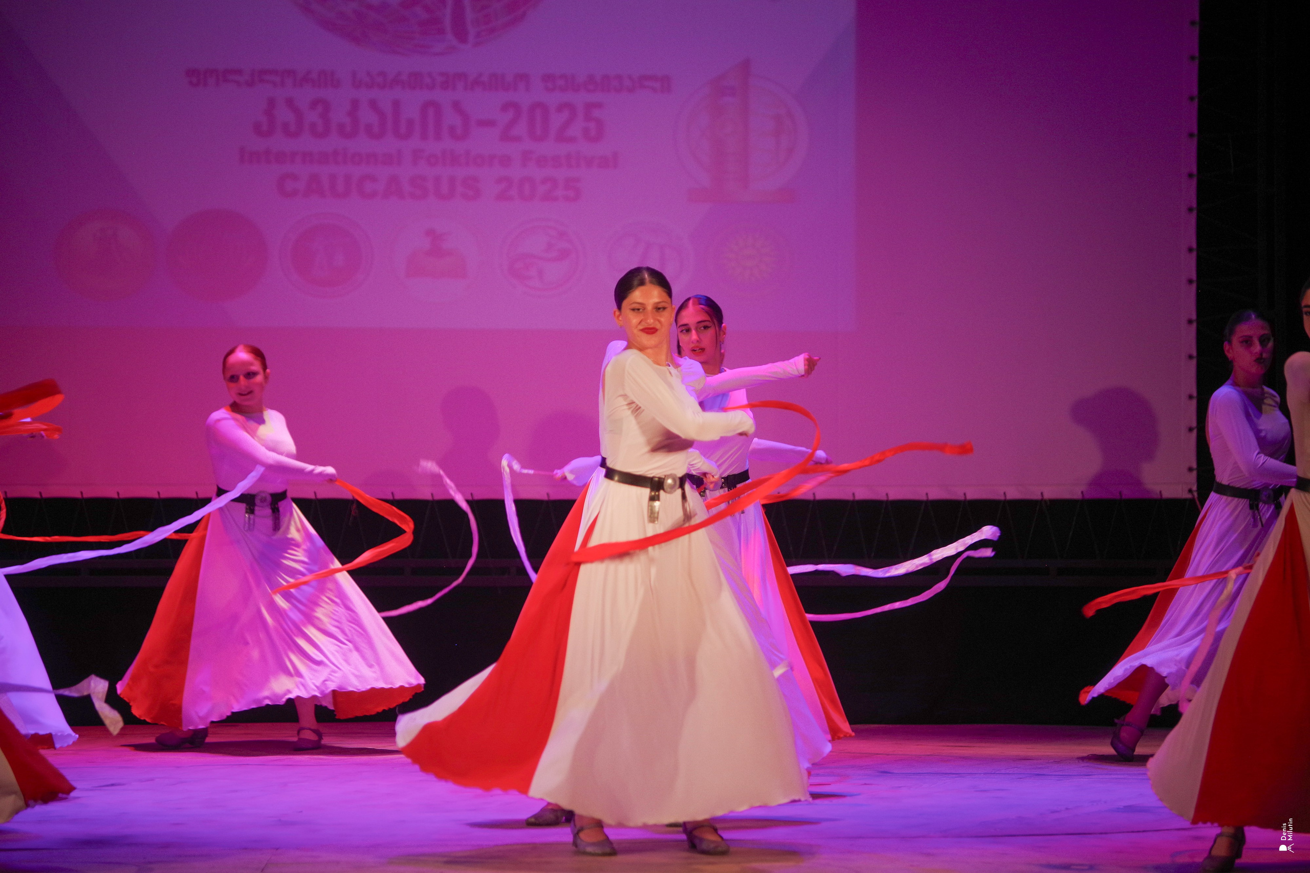 Танцы в прекрасном Они. Портретный фотограф Денис Милютин