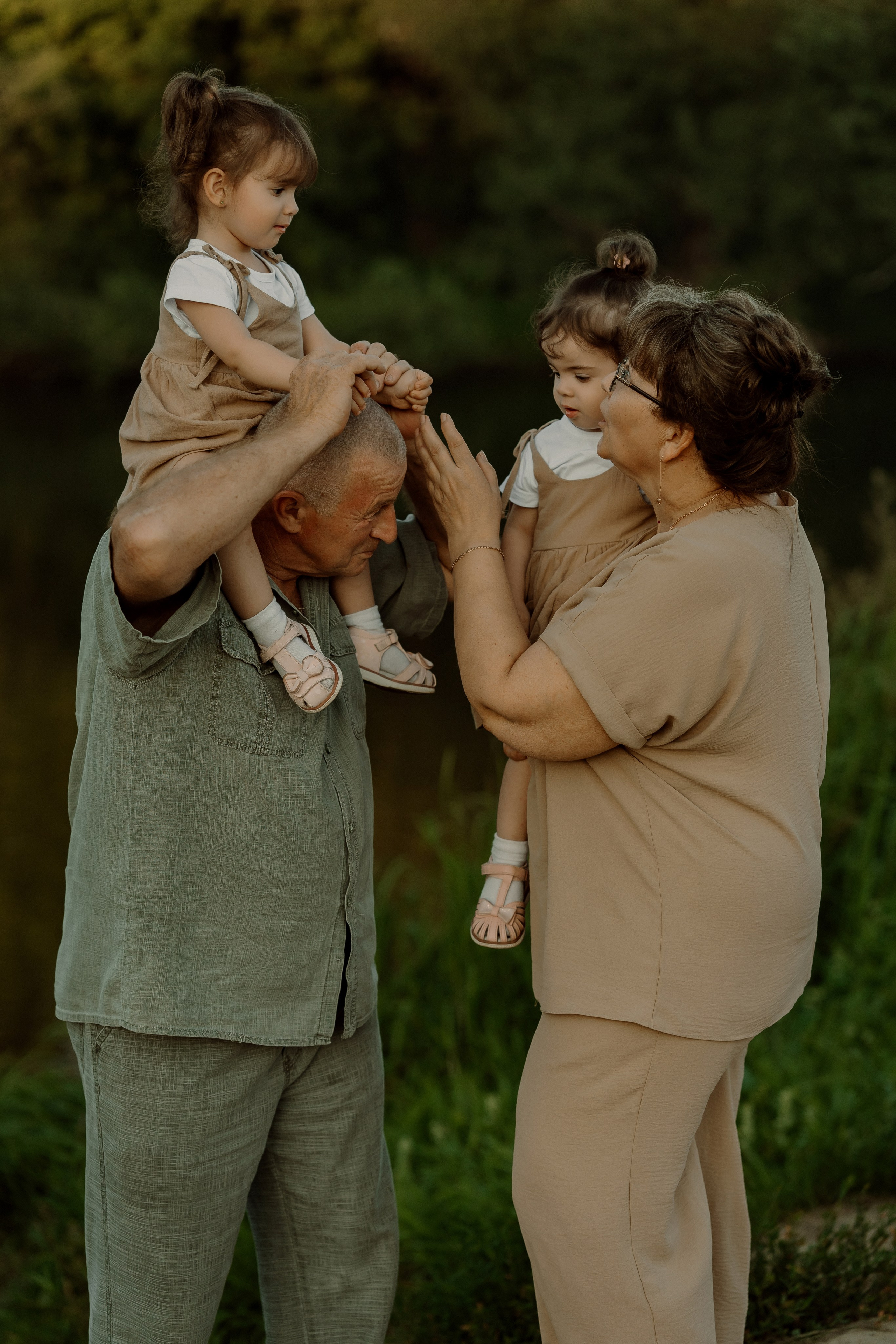 Съемка с внуками. Свадебный и индивидуальный фотограф в Суворове Клюева Мария