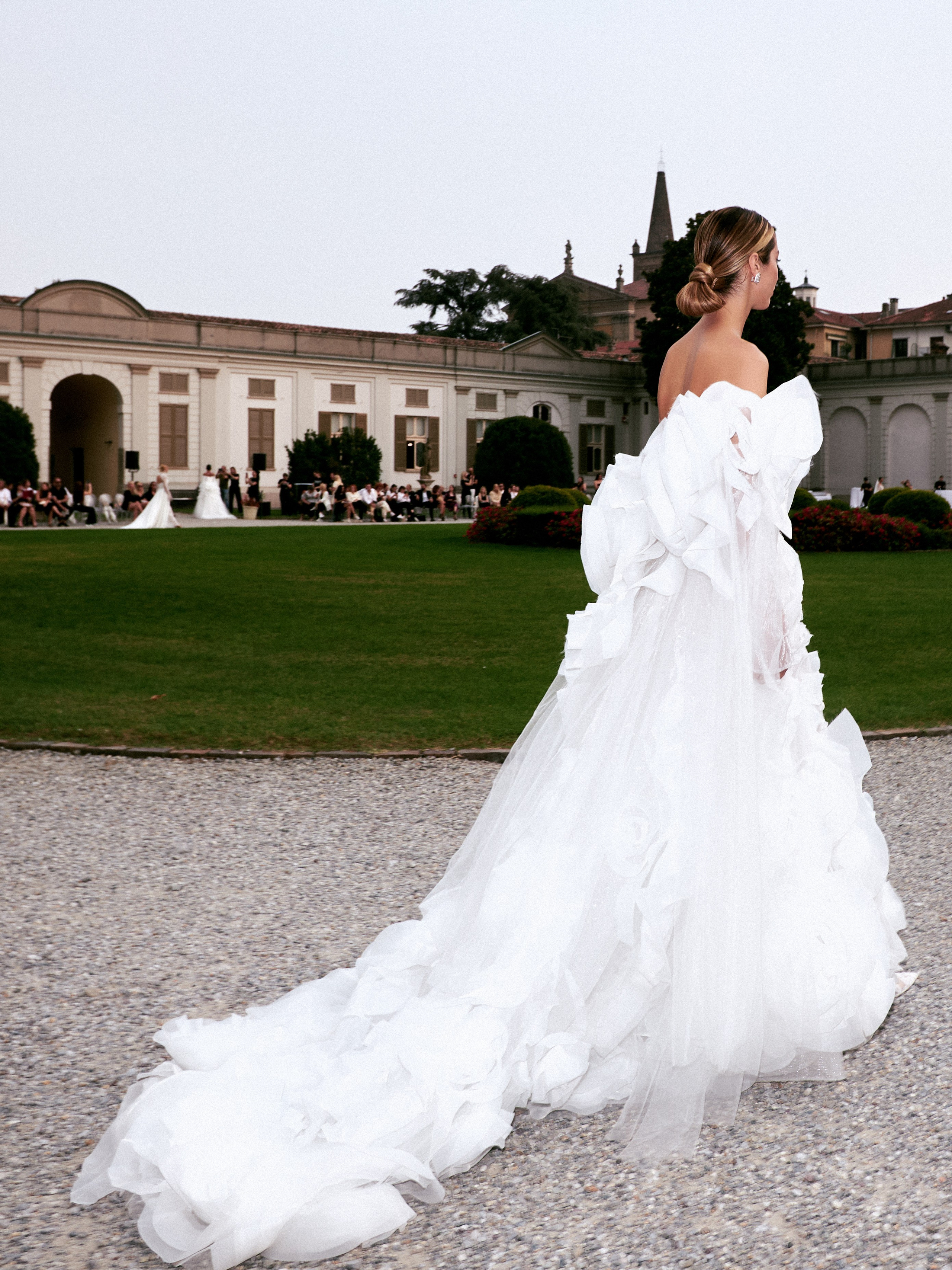 White Wedding Platform Runaway 2023 Milano. Photographer & Videographer in Barcelona