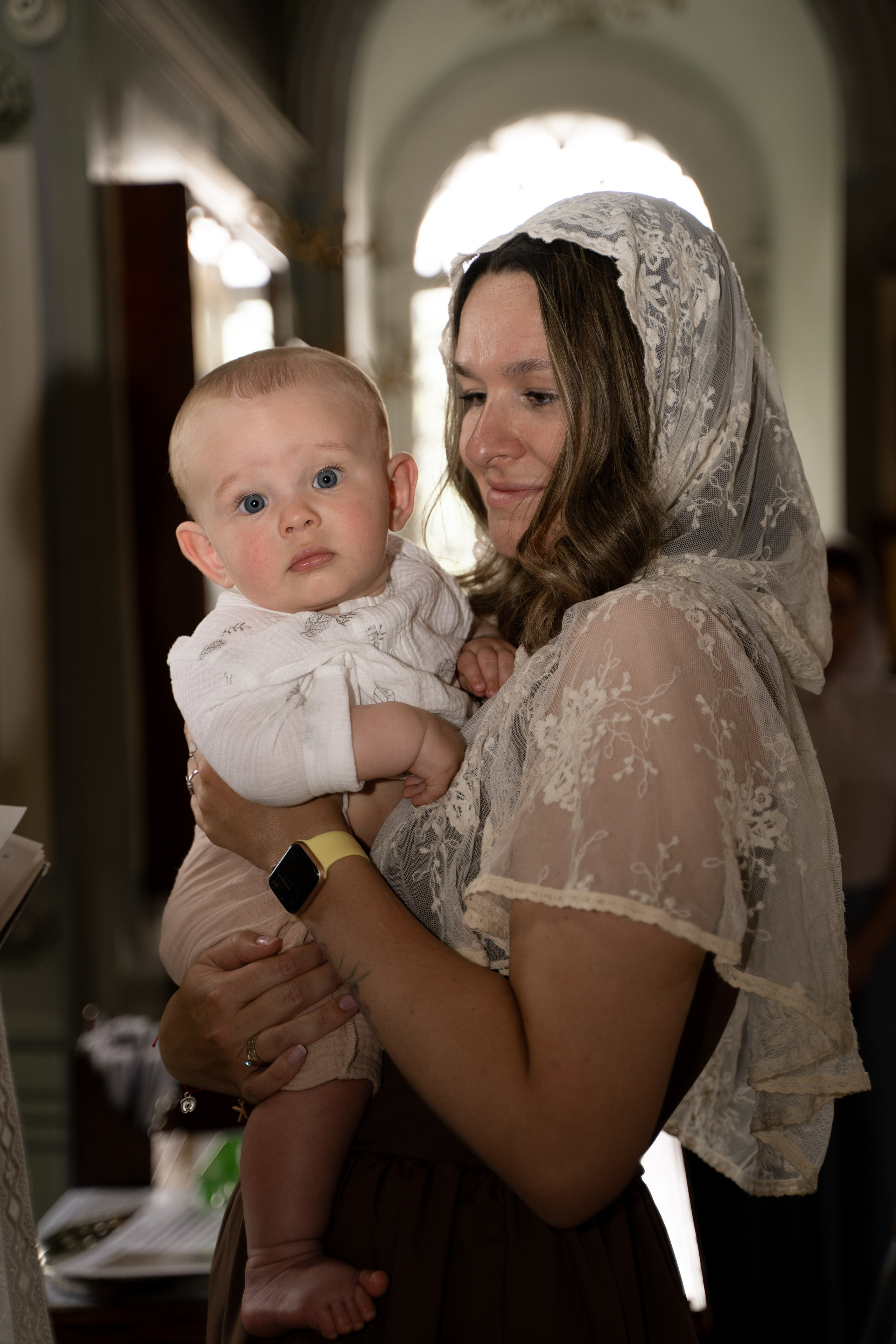 Крещение. Церковь Спаса Всемилостивого в Кускове. Фотографы на роды в Москве. Фото и видео родов. Фотопроект «Продолжение рода»