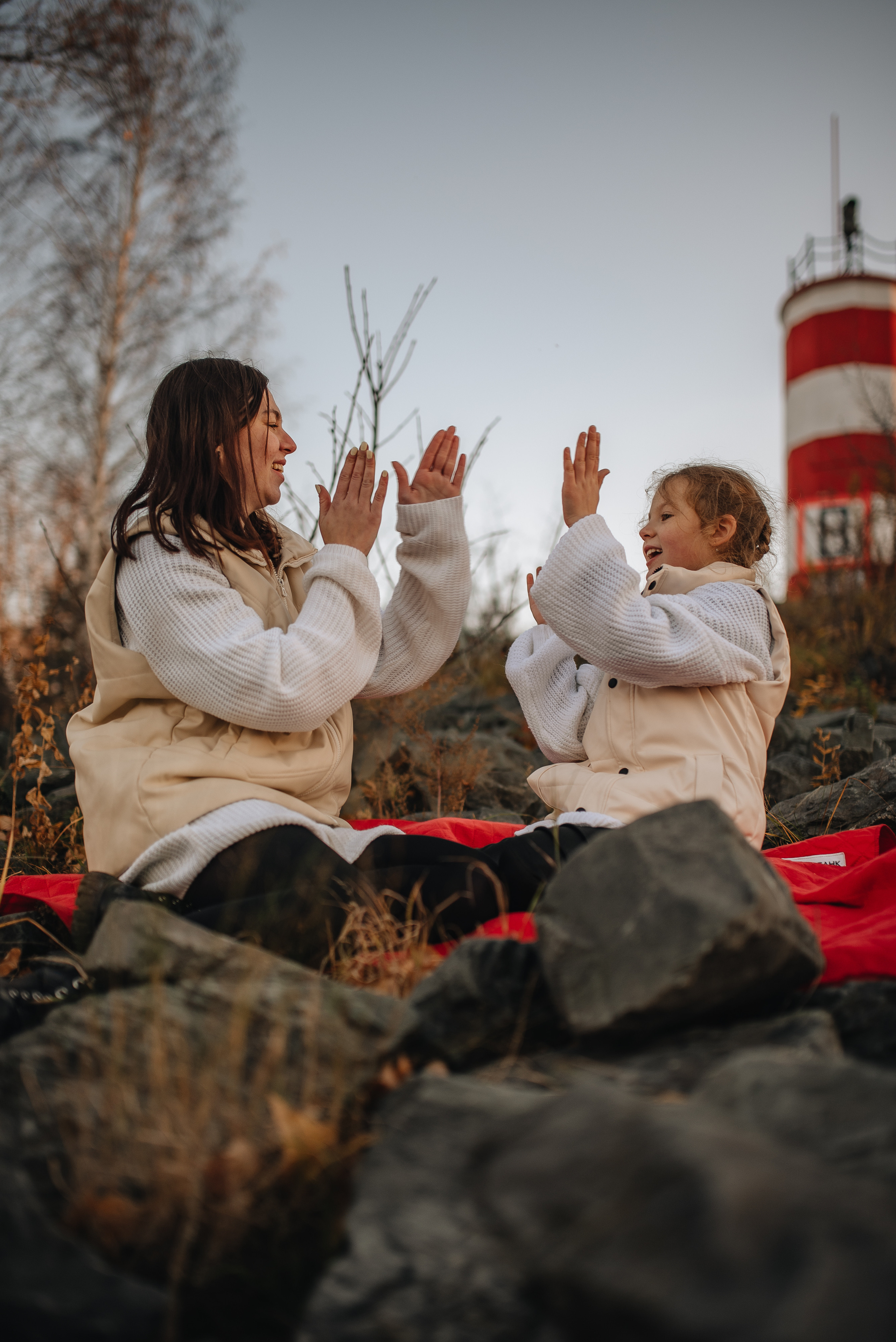 Катя и Варя (маяк). Семейная фотосессия в Новосибирске от фотографа Ольги Коваль
