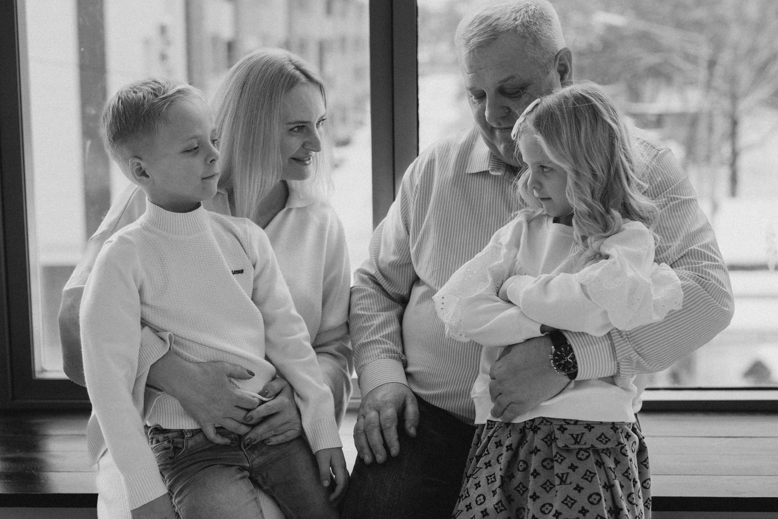 Семейная фотосессия в студии для Марины, Михаила и детей. Свадебный фотограф в Тамбове Павел Четвертков