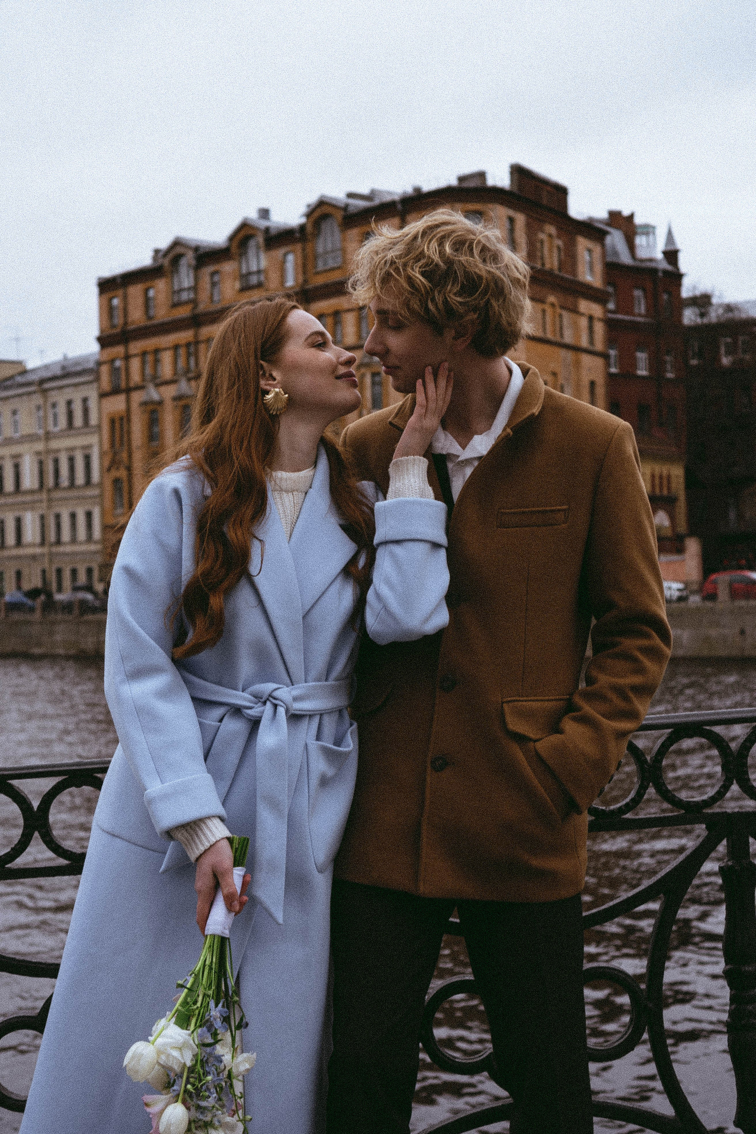 СВАДЕБНАЯ СЬЕМКА В ОТЕЛЕ. СБОРЫ ЖЕНИХА И НЕВЕСТЫ И ТАКЖЕ ТОР И ПОДГОТОВКА К ПРОГУЛКЕ И ПРОГУЛКА ПО ПЕТРОГРАДКЕ. Профессиональный фотограф, Санкт-Петербург — Виктория Богомолова