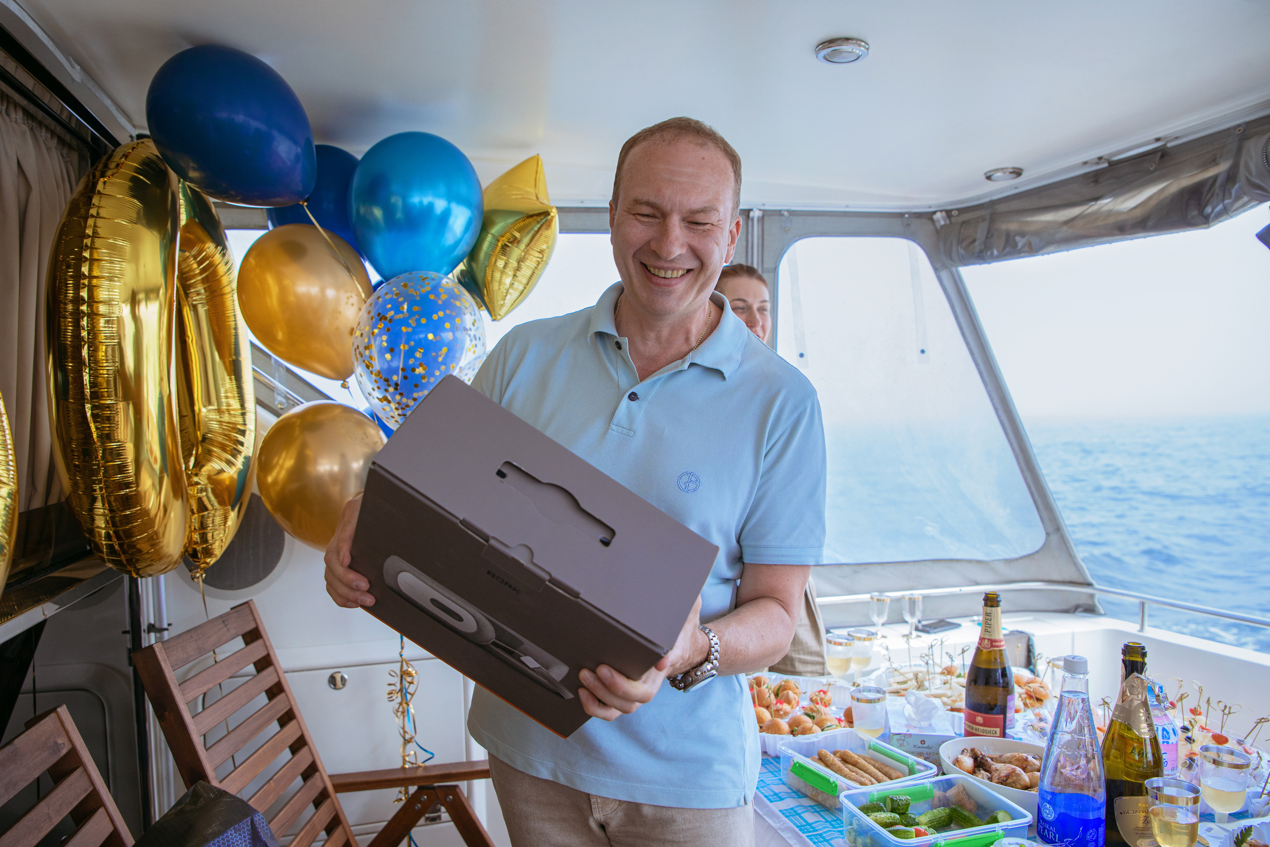 Весёлый юбилей на яхте. Семейный и частный фотограф во Владивостоке