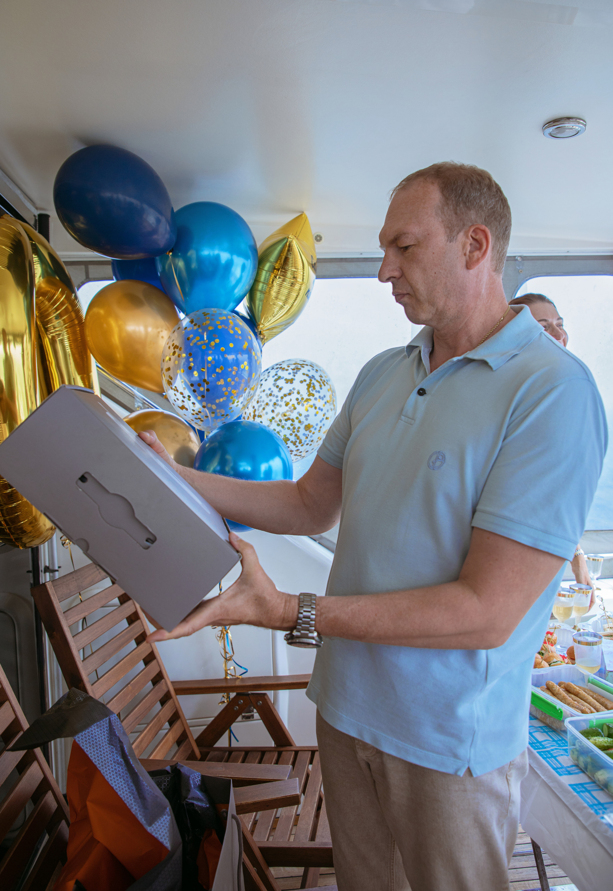 Весёлый юбилей на яхте. Семейный и частный фотограф во Владивостоке