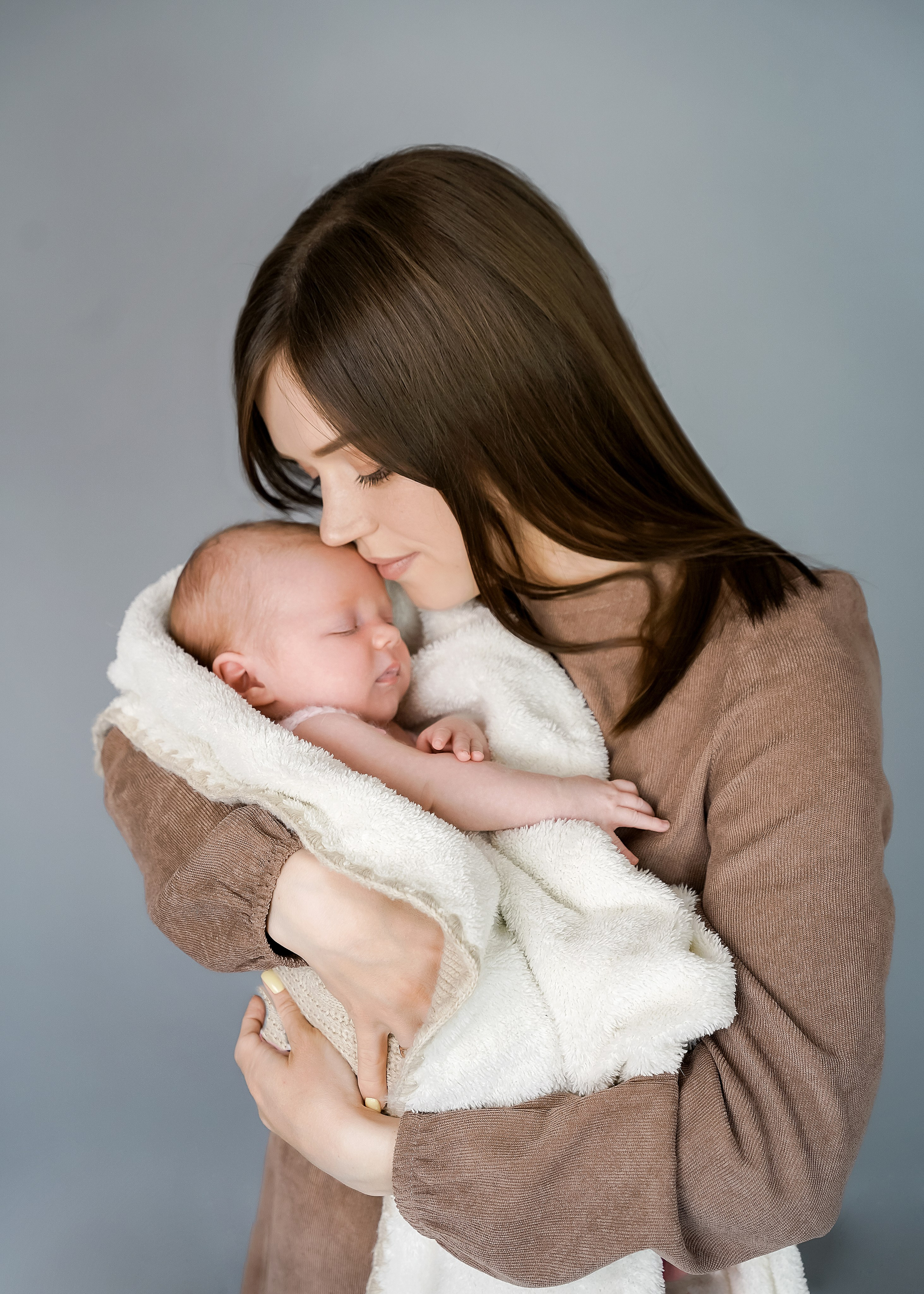 СЪЕМКА НОВОРОЖДЕННОГО С РОДИТЕЛЯМИ. Фотограф в Ялте Инна Найден. Детский и семейный фотограф