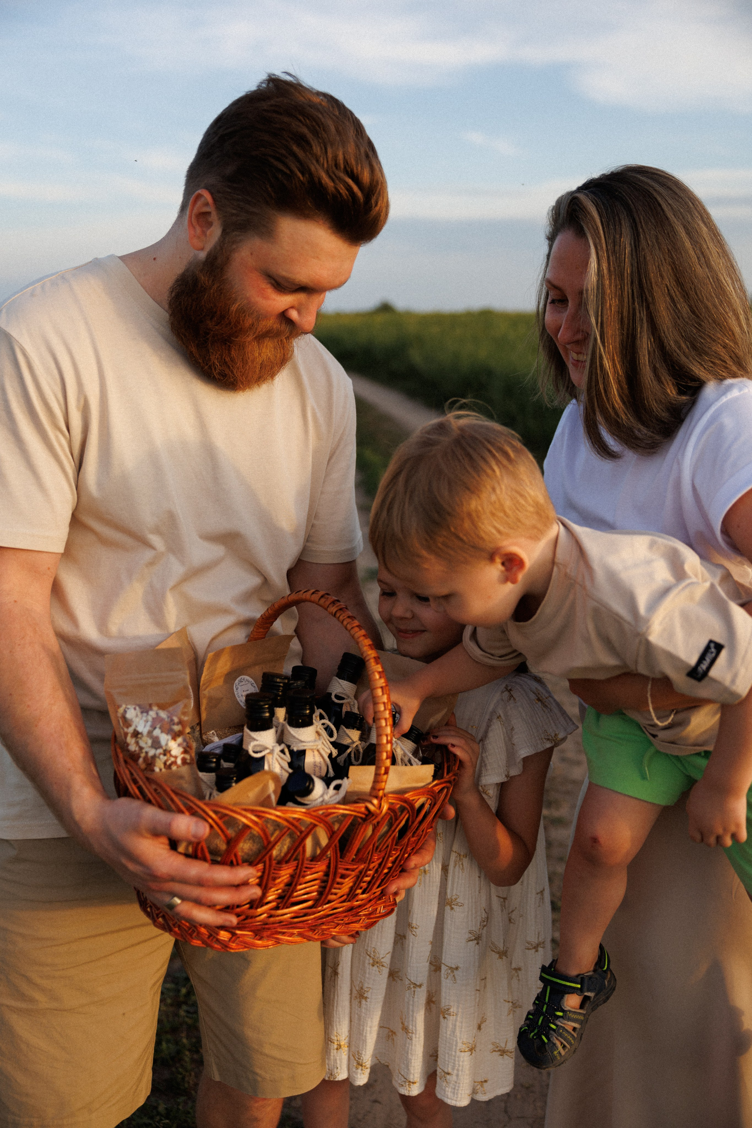 Летняя семейная с Юлей, Никитой и их детишками. Привет! Меня зовут Лера, я фотограф в Нижнем Новгороде
