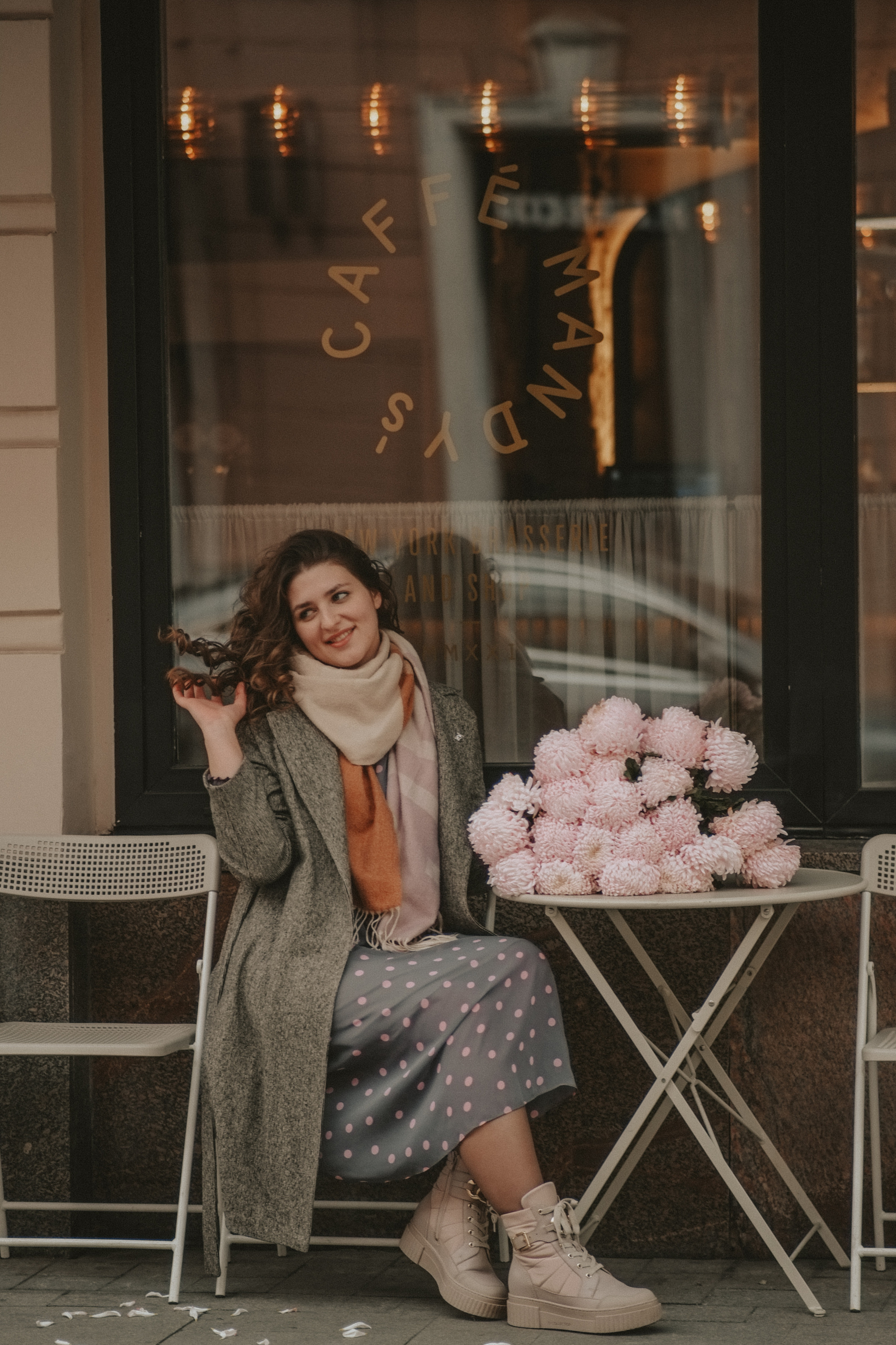 Девушка с цветами. Свадебный и семейный фотограф в Москве Инника Кетлер