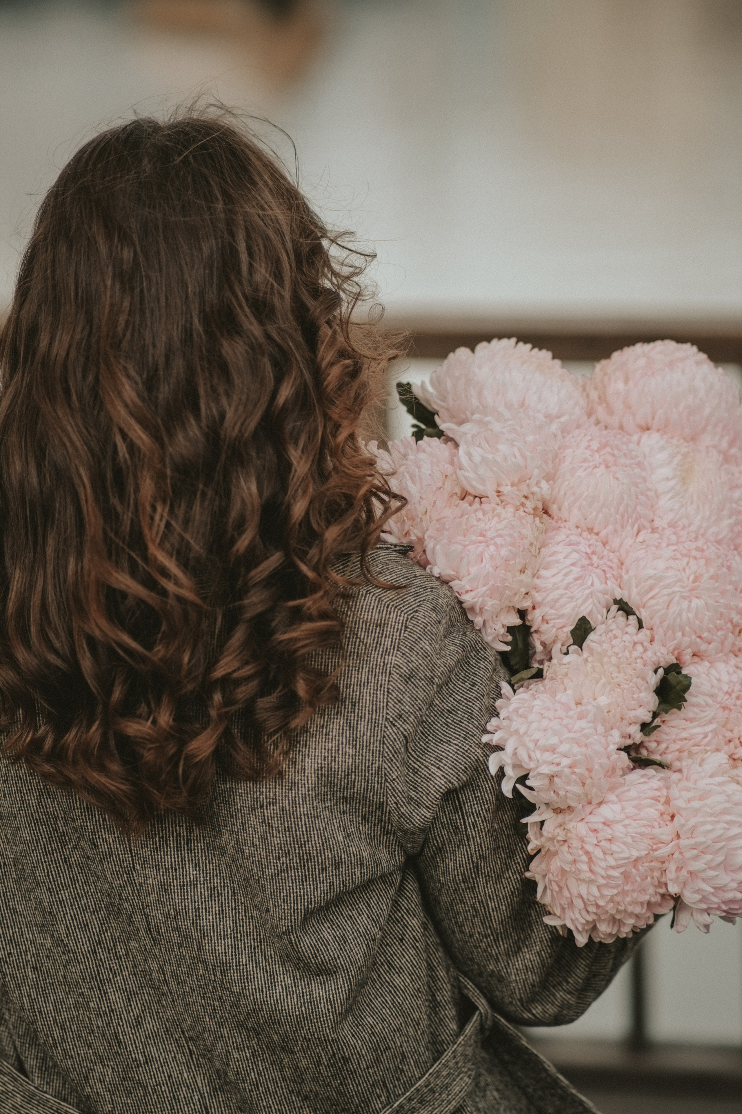 Девушка с цветами. Свадебный и семейный фотограф в Москве Инника Кетлер