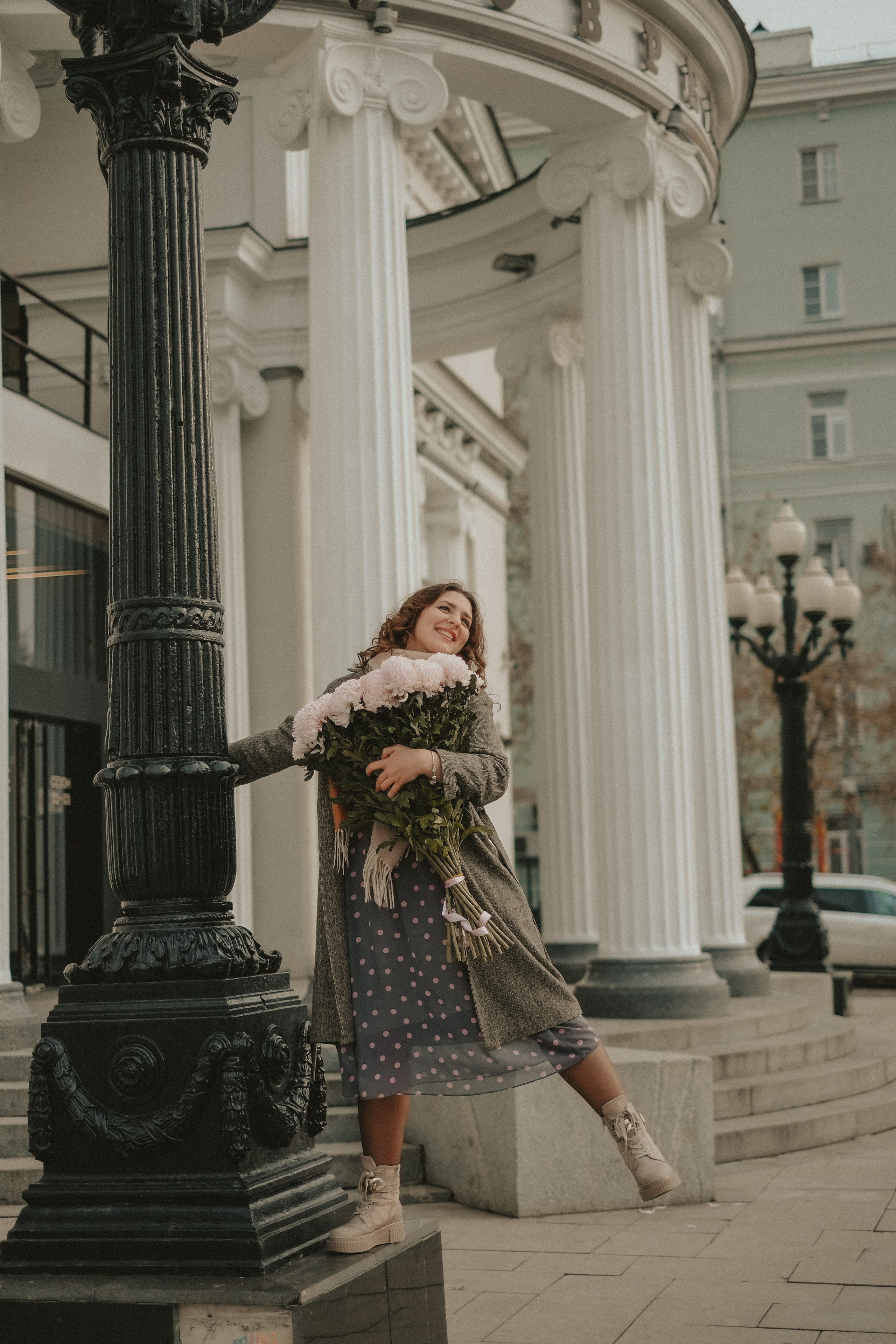 Девушка с цветами. Свадебный и семейный фотограф в Москве Инника Кетлер