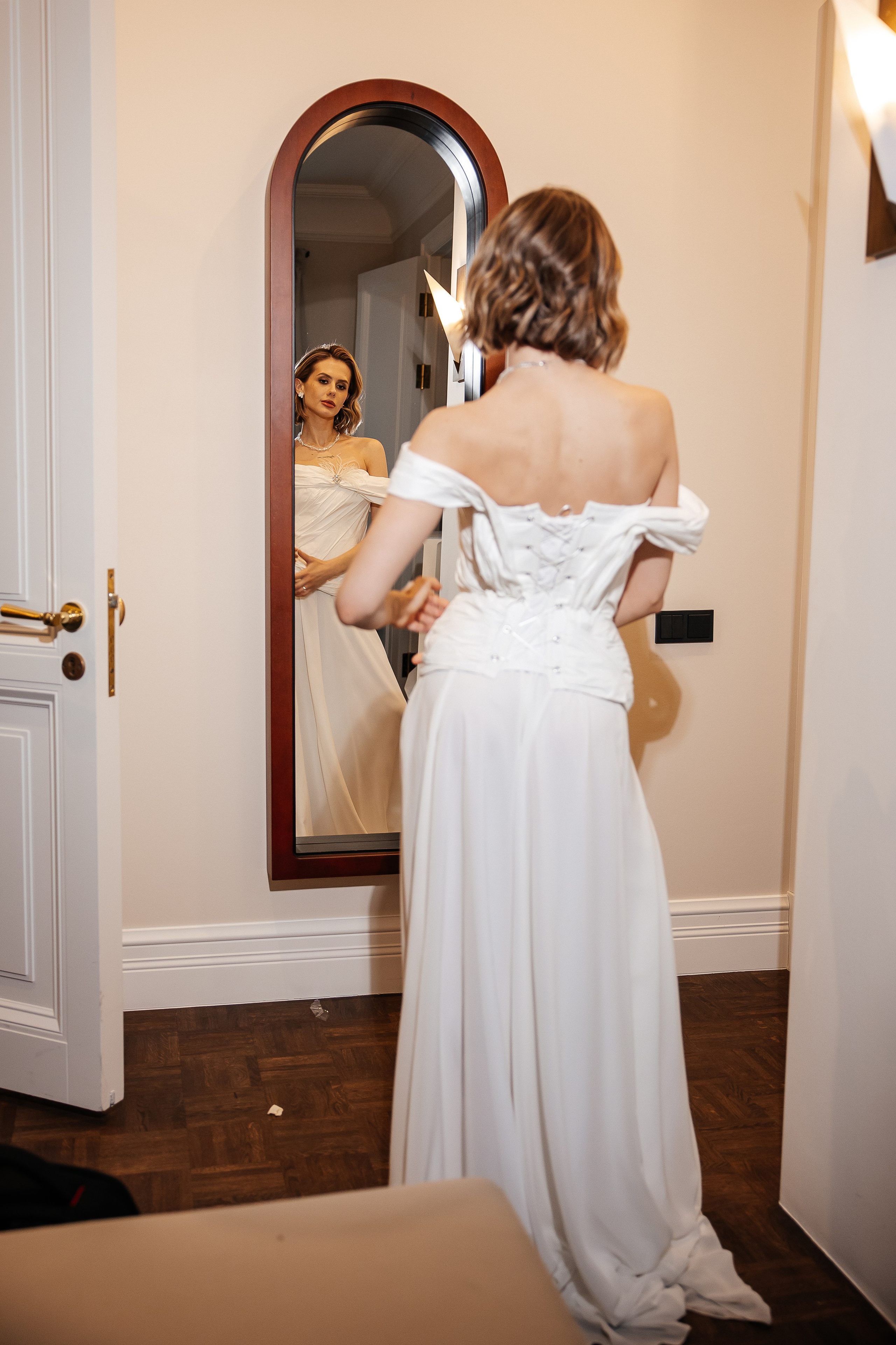 Утро жениха и невесты в отеле. Свадебный и семейный фотограф в Москве Красинская Мария