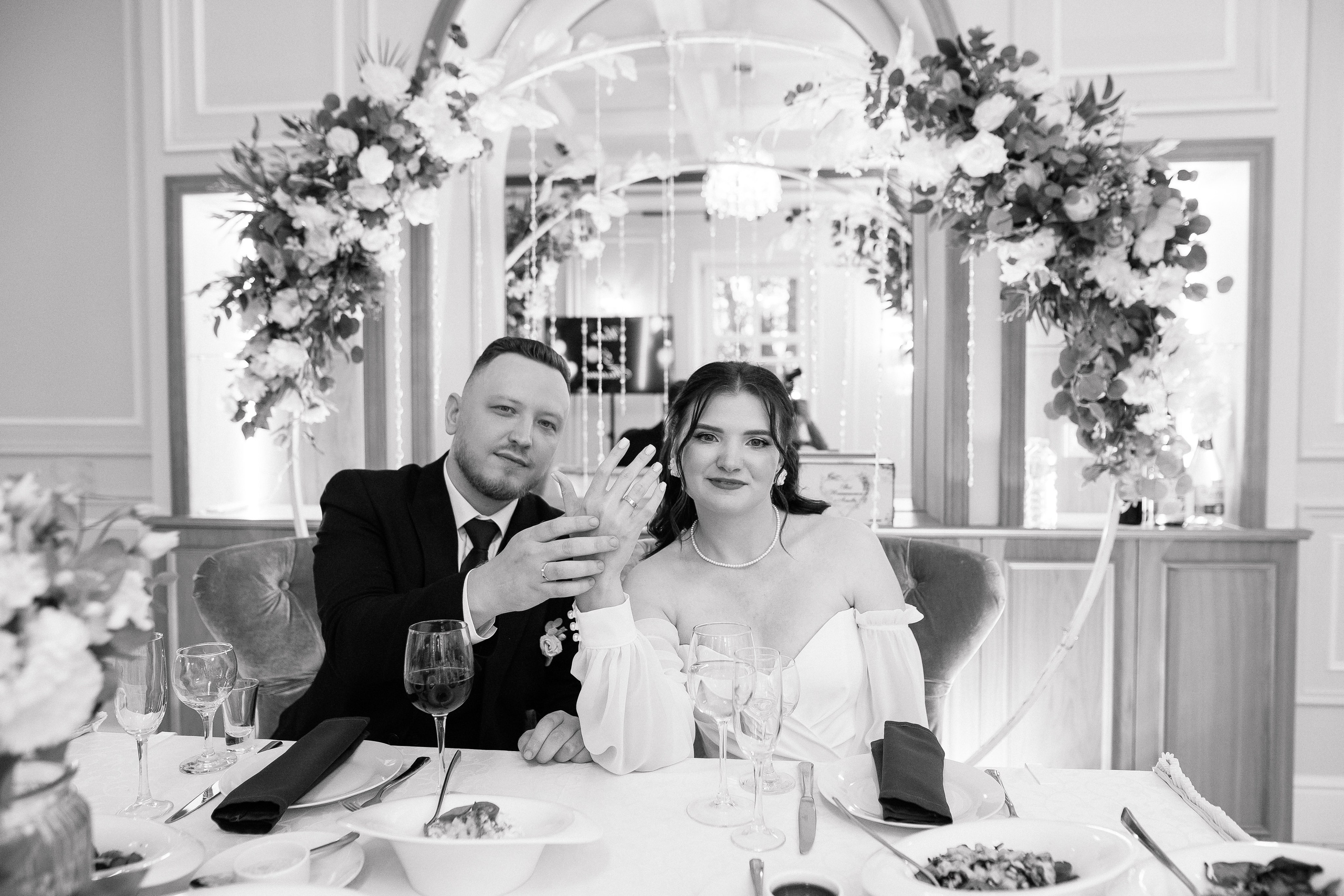 Свадебный банкет Полины и Ильи: волшебство в «Музыке и Времени». Свадебный фотограф Михаил Александров