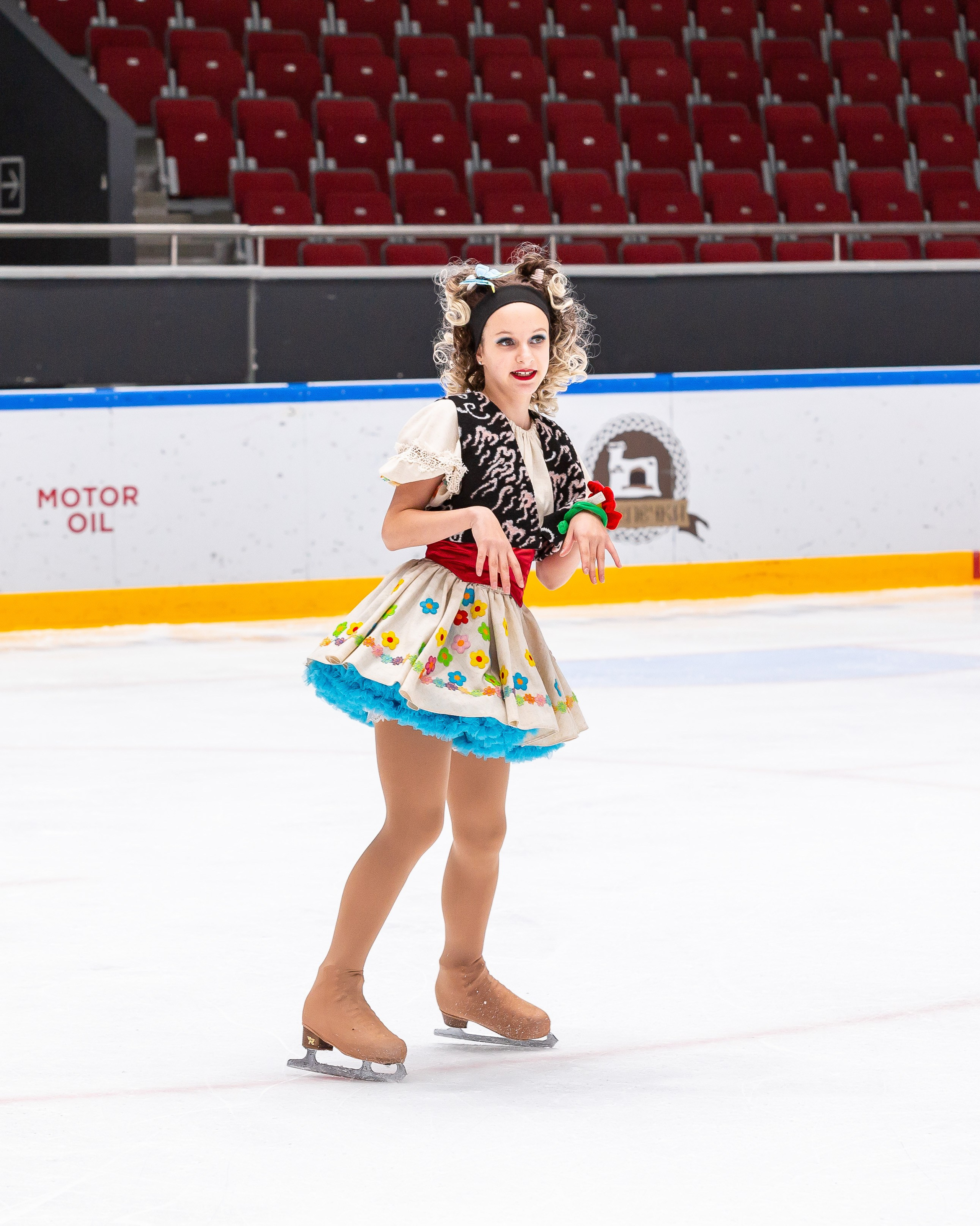 VII Ежегодный фестиваль массовых танцев на льду и фигурного катания «Петровский лёд» Санкт-Петербург 2024. Репортажный фотограф в Москве