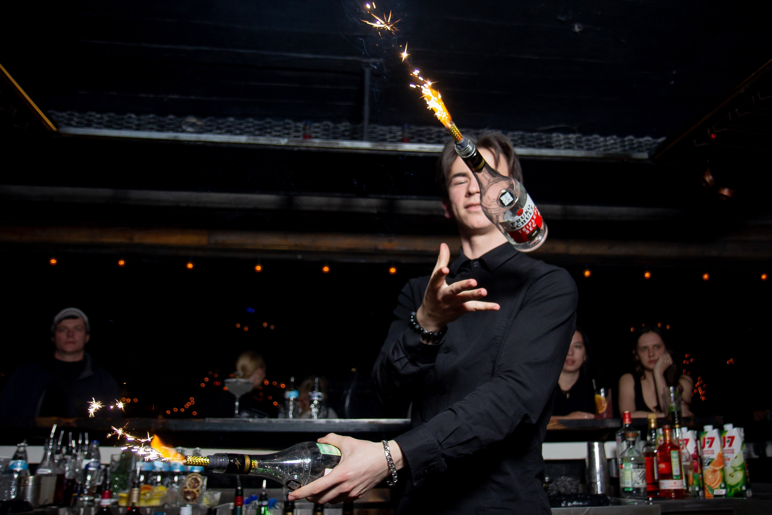 Концерт VA.NO | QUEST PISTOLS SHOW. Репортажный фотограф в Ялте Алексей Семёнов