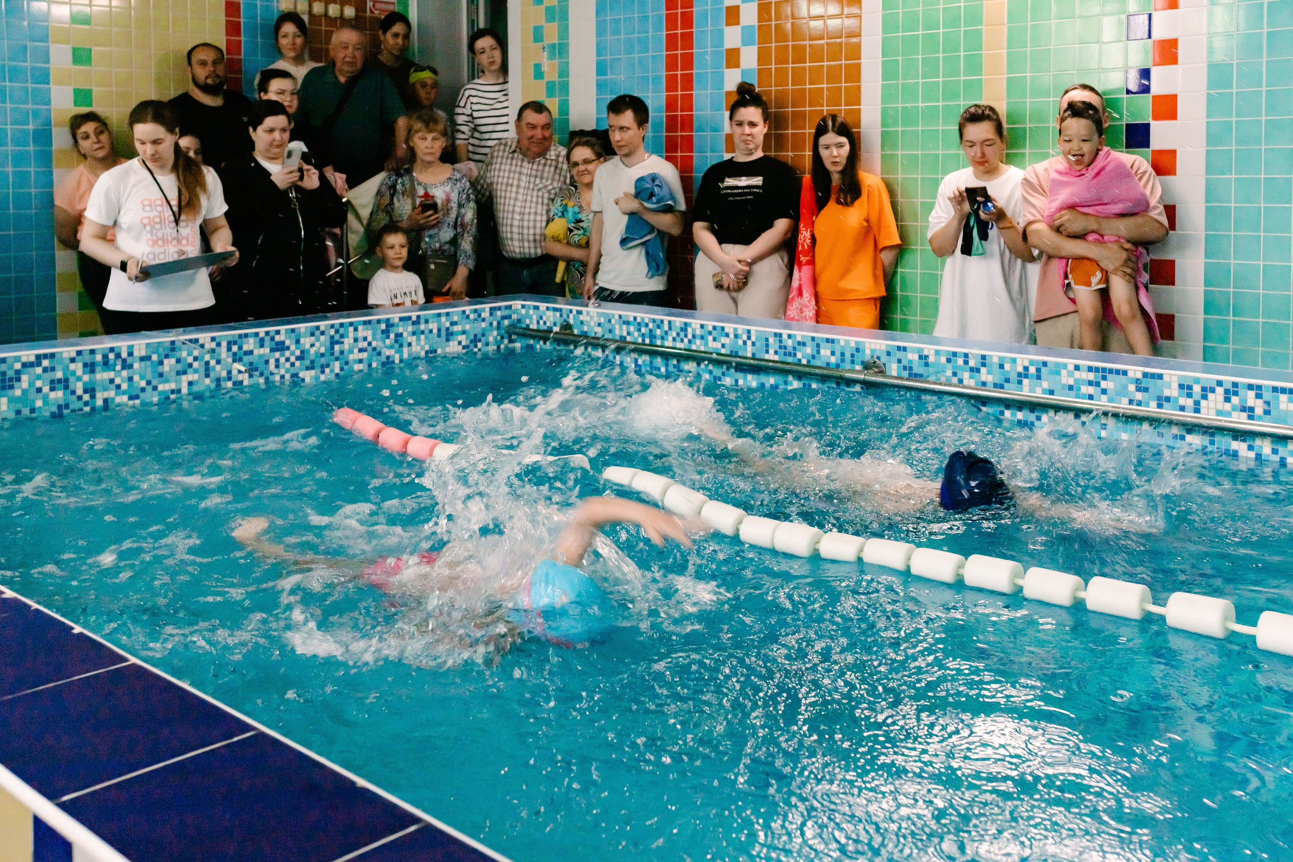 Репортажная съёмка. Дельфиньи игры. Бодибум Пермь. Фотограф Пермь. Свадьбы. Семья и дети, школа, д. сад. Фотокниги