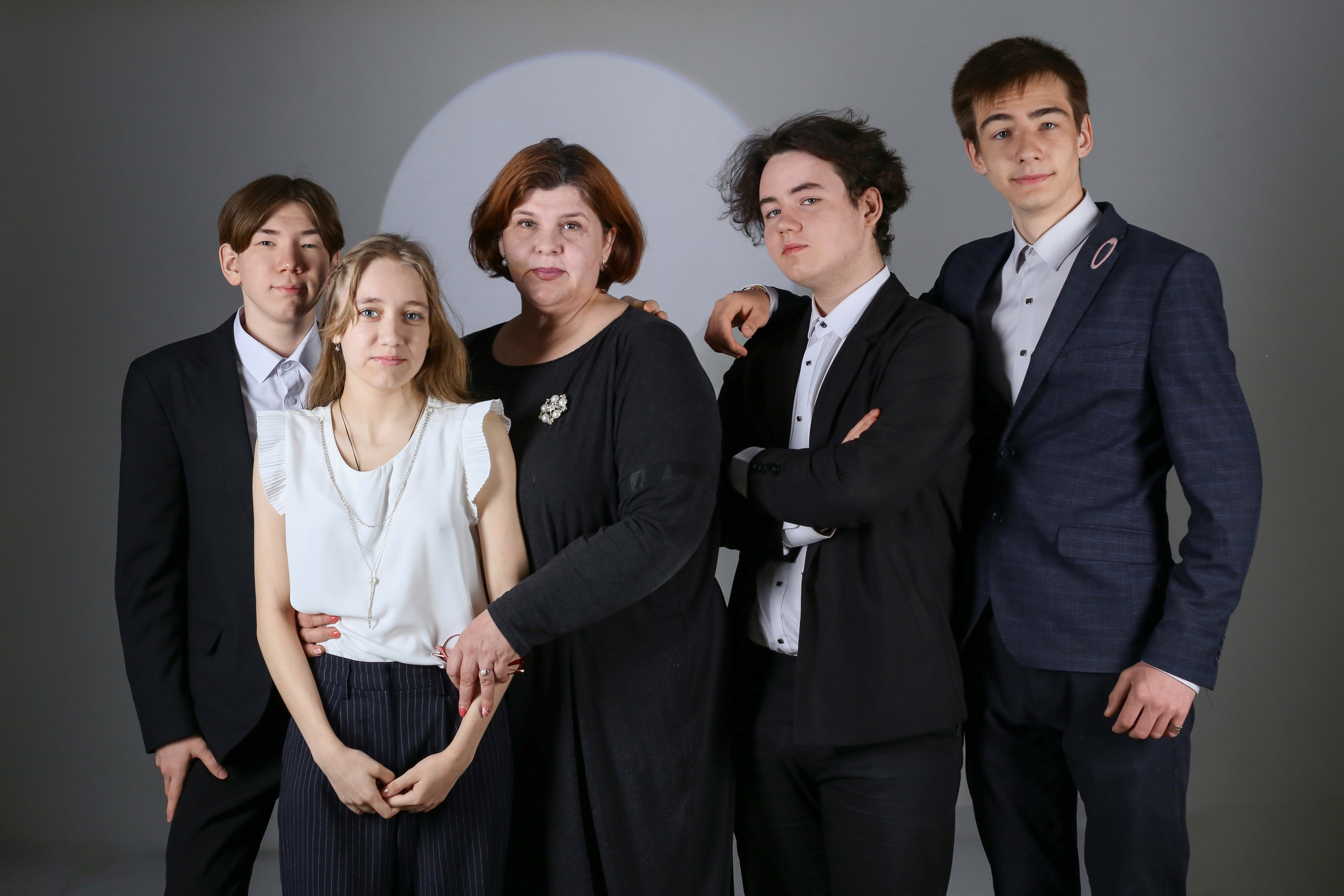 Заказать выпускной школьный альбом Тюмень. Выпускные альбомы в Тюмени для школ, садов, вузов спортивных секций