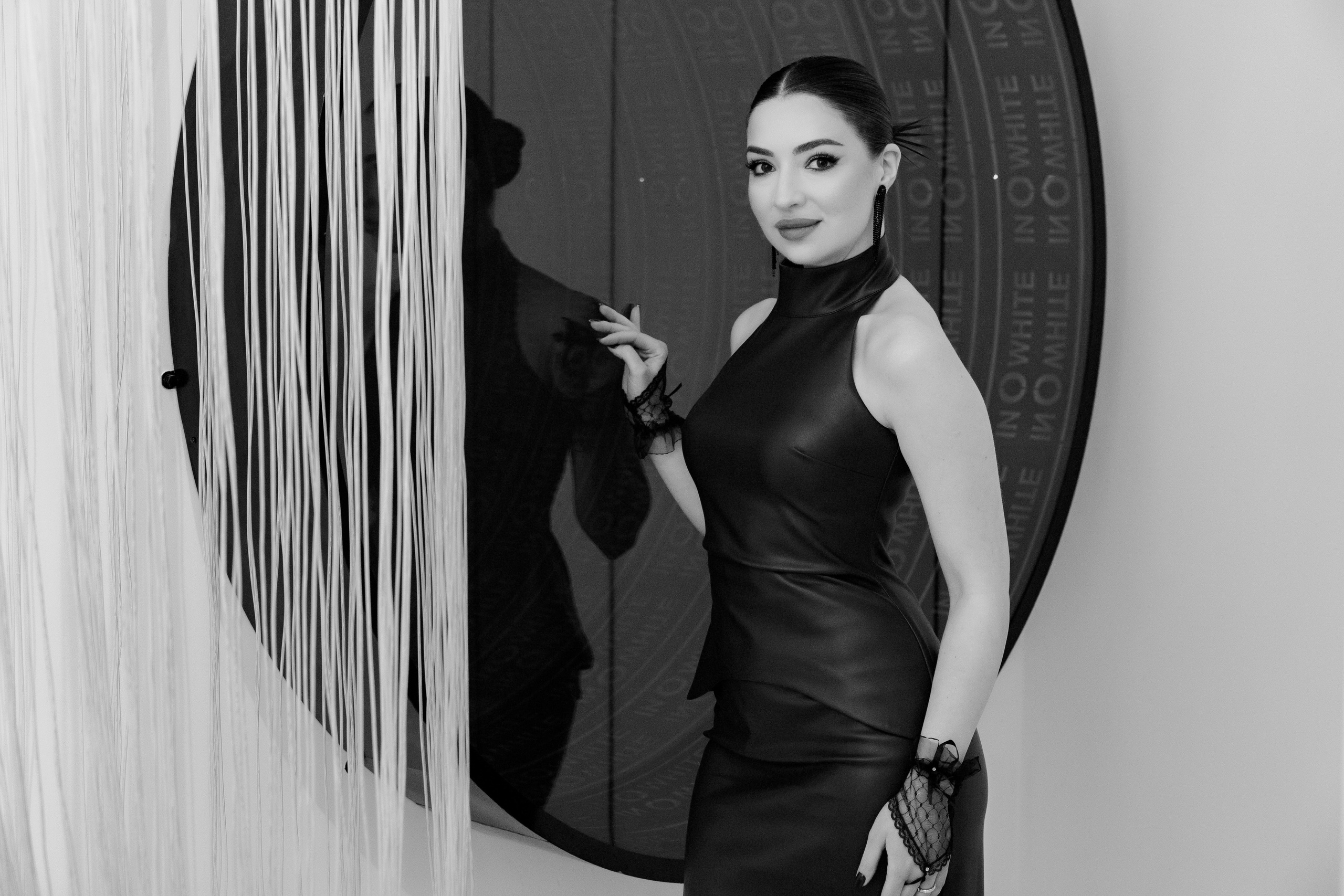 Черное и белое. Профессиональный фотограф и видеооператор