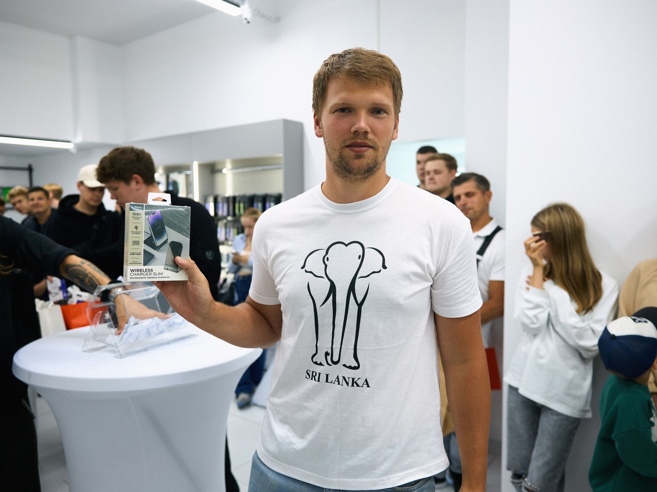 Открытие магазина техники 9:41. Фотограф Света Рыбакова