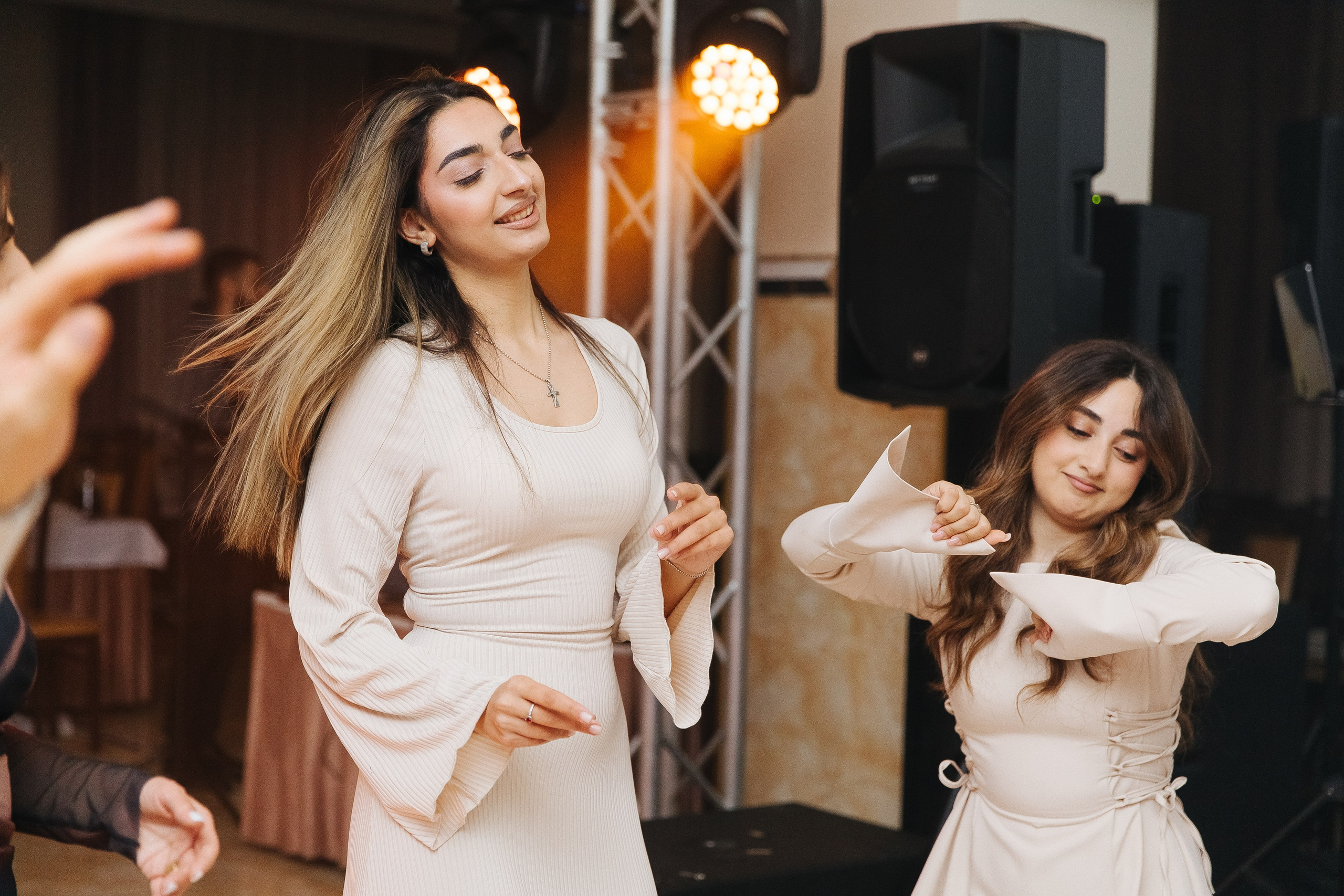 Ани и Назели. 35&5 День рождения, «Янтарь». Фотограф в Красноярске Надежда Воскресенская