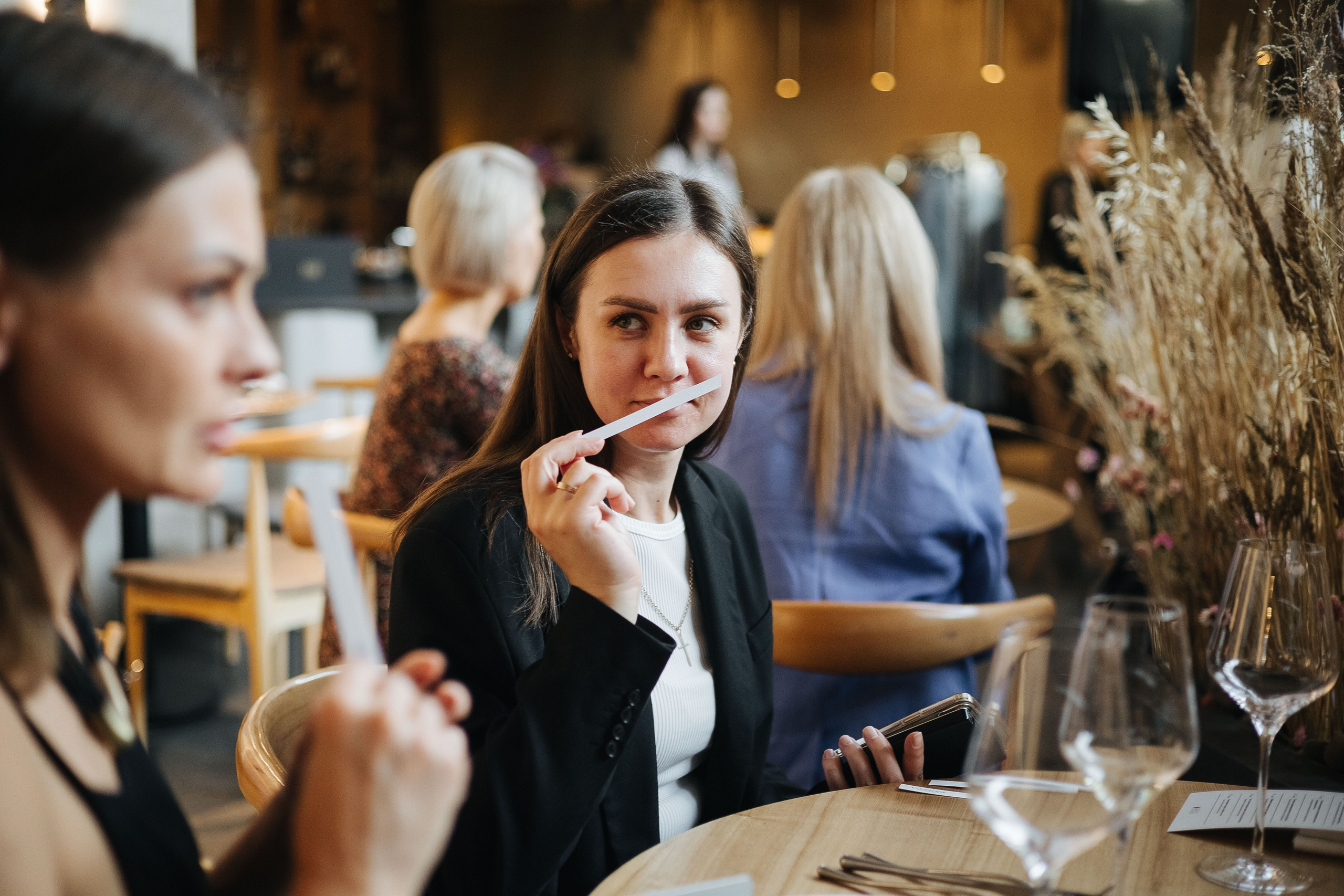 Презентация открытия магазина женской одежды GLVR в ресторане Fresco. Фотограф в Красноярске Надежда Воскресенская