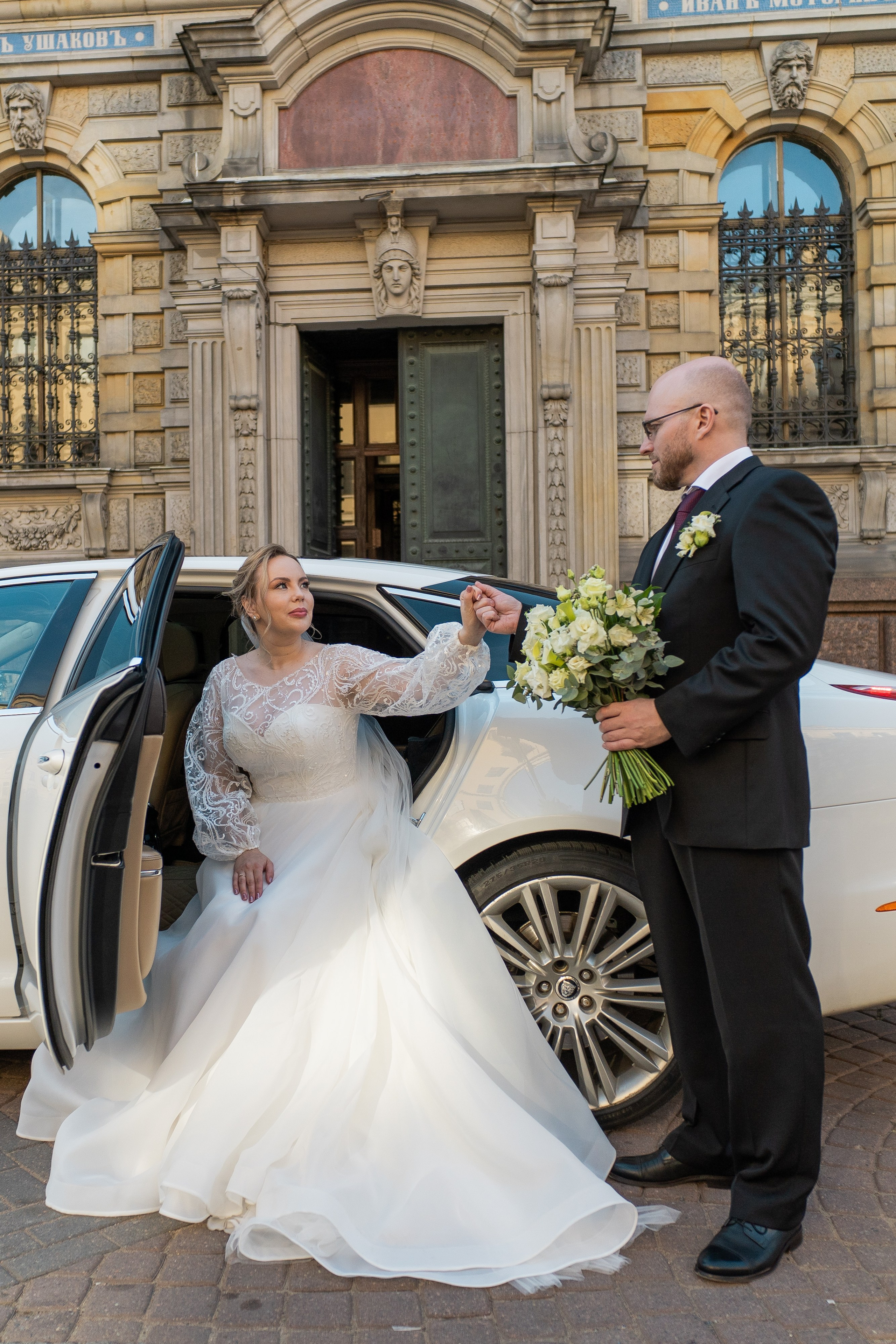 Красивые места для свадебной фотосессии летом в Санкт-Петербурге. Свадебный фотограф Александр Невский в Санкт-Петербурге