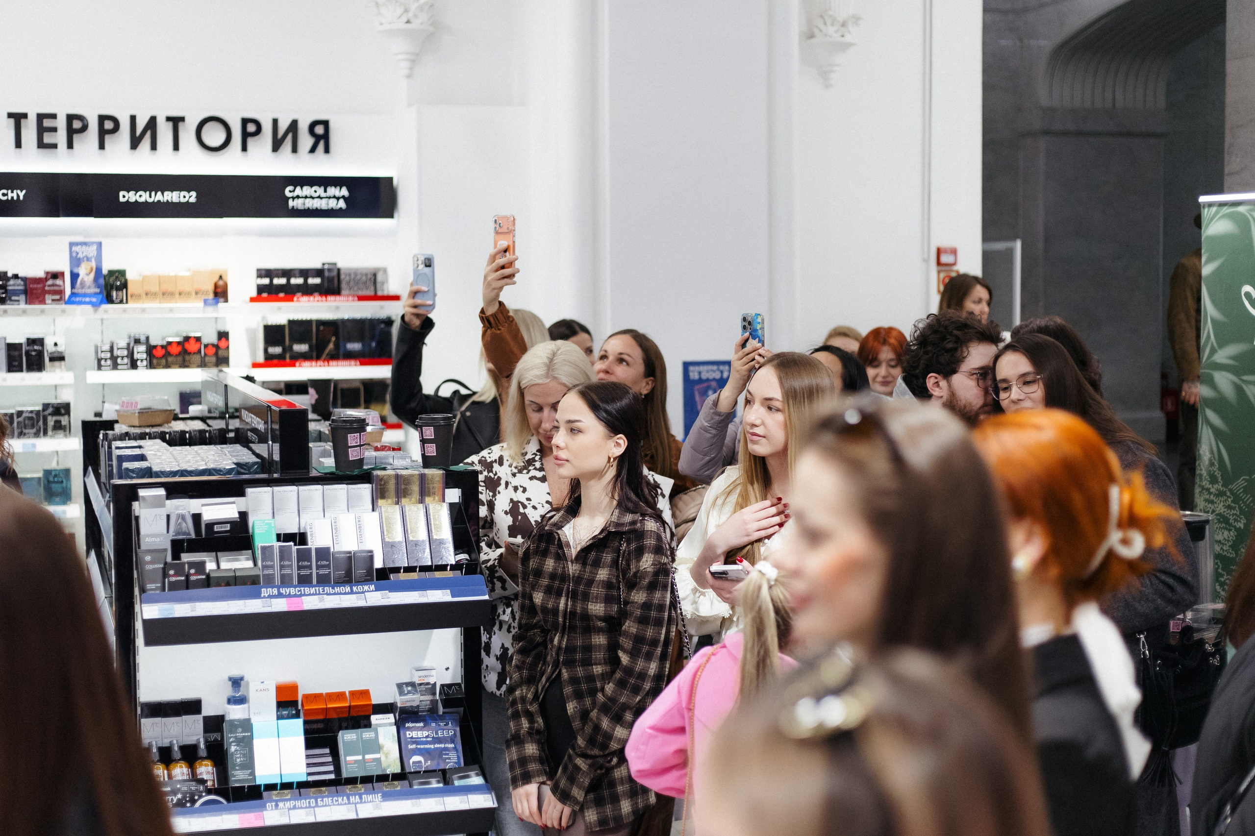 ВЫХОД В СВЕТ. СВОИ. ФОТООТЧЕТЫ-СОБЫТИЯ-МЕСТА
