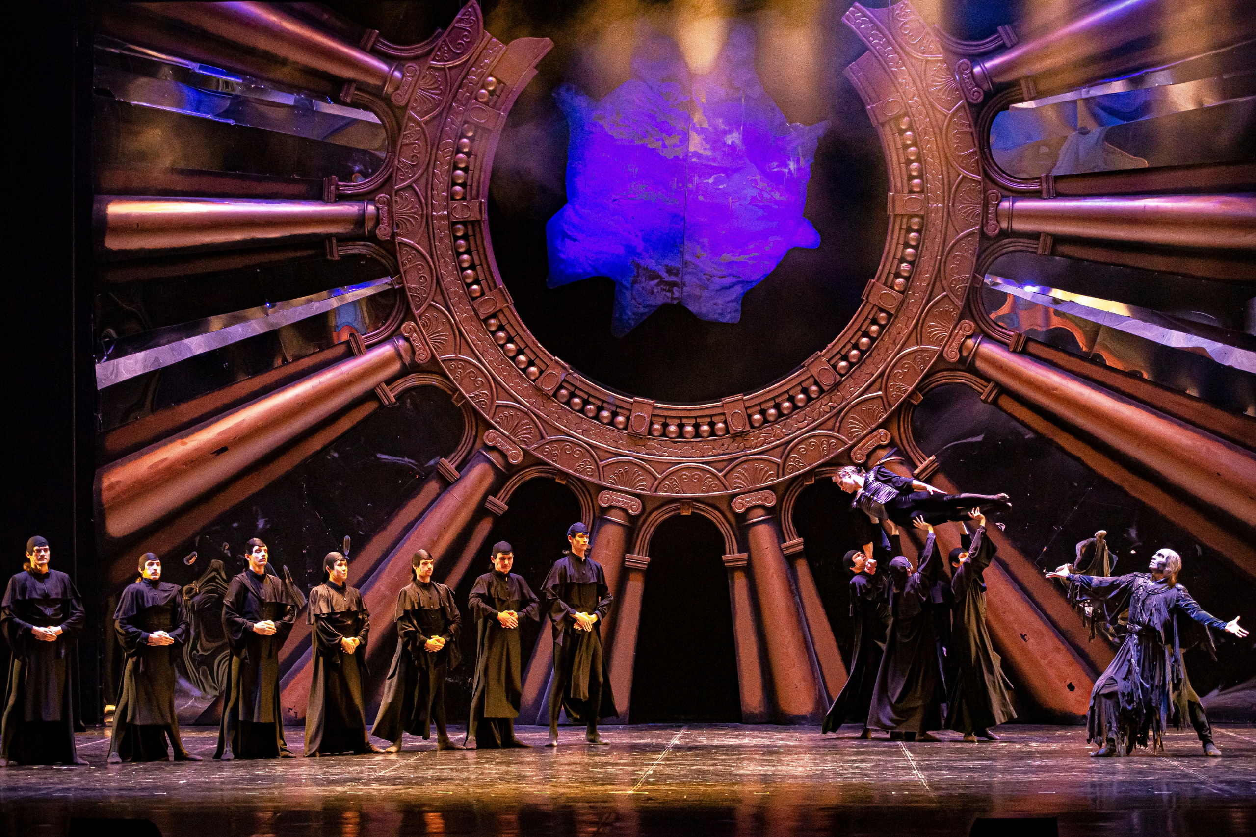 Русский Гамлет спектакль премьера Марийского театра оперы и балета в Зимнем театре г. Сочи. Фотограф в Сочи Юрий Шептаев