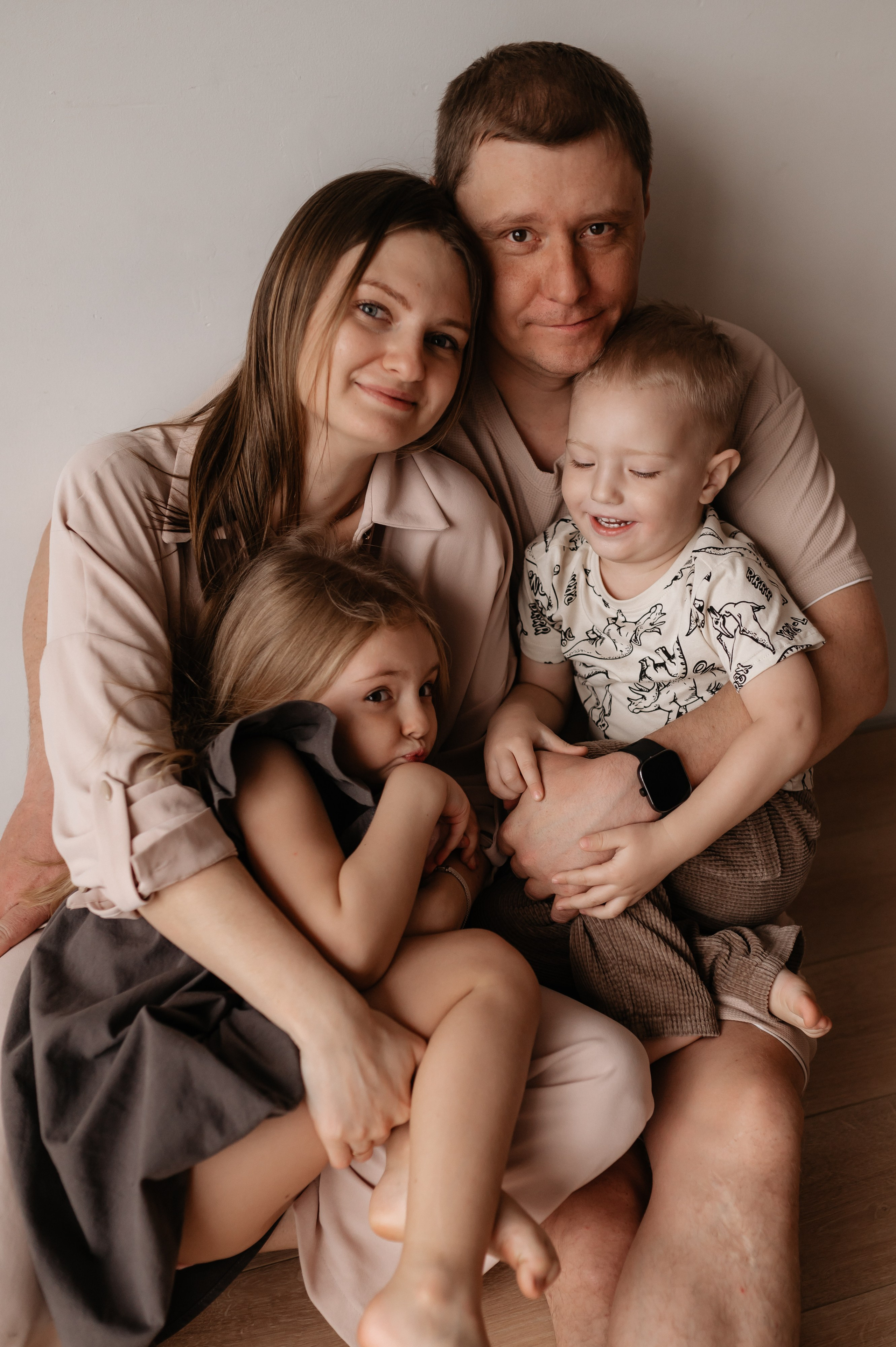 В минималистичной студии. Главная