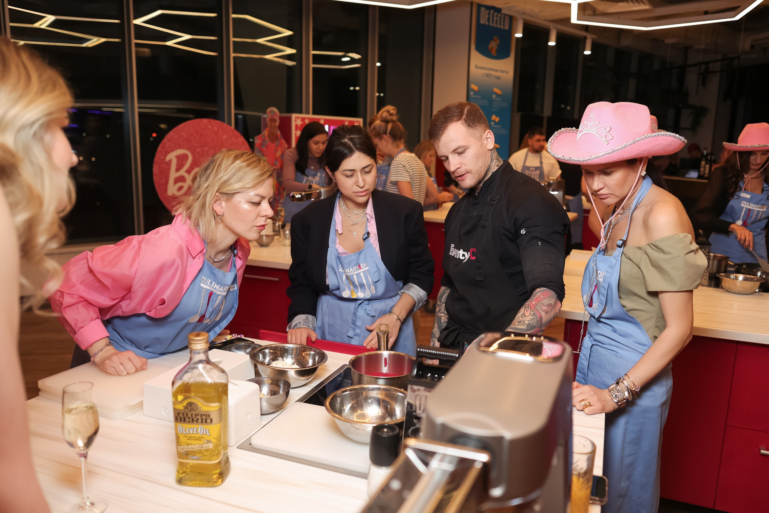Вечеринка 8 марта в EventyOn. Репортажный фотограф видеограф в Москве Ольга Плаксина