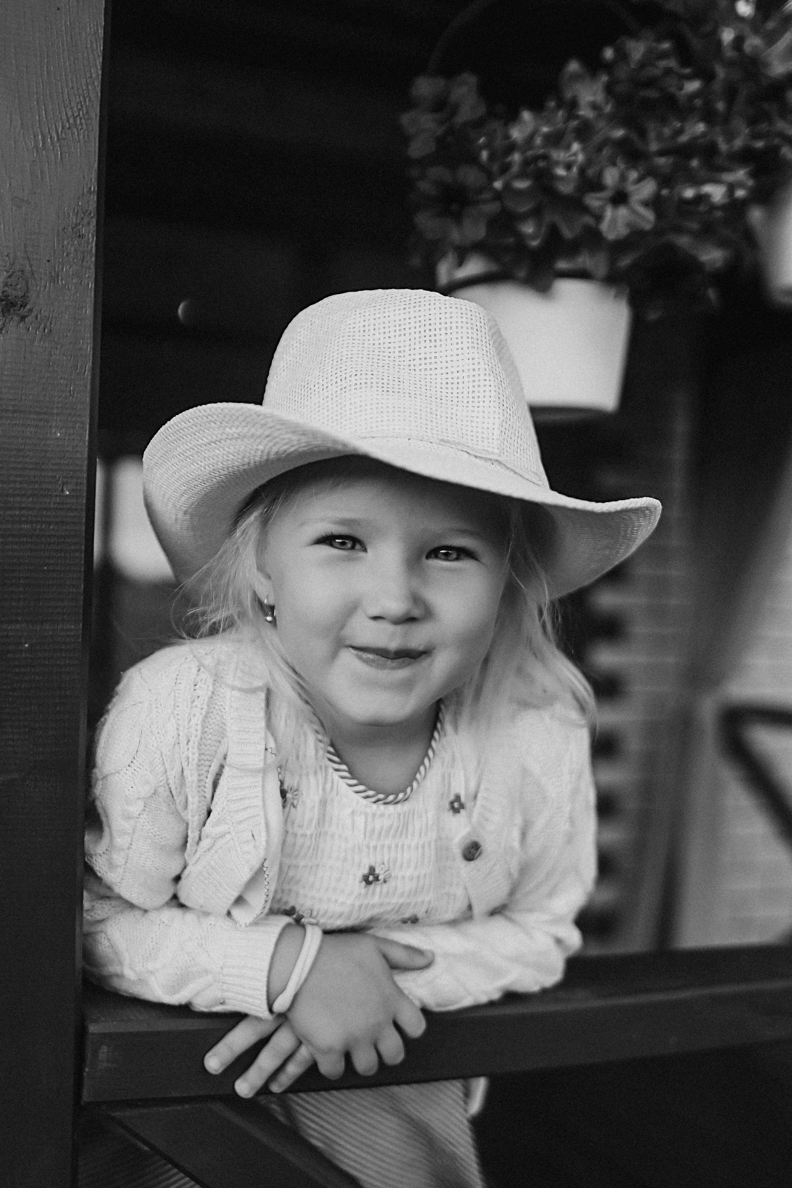 У дома. Семейный фотограф Тюмень, фотограф на роды Салмина Мария