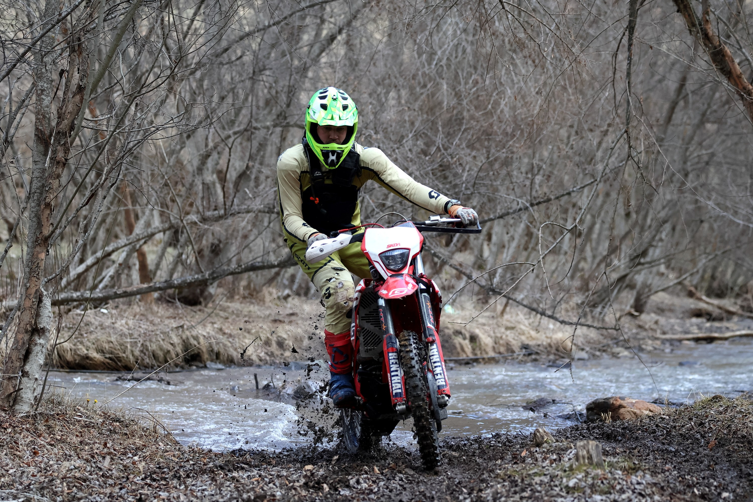 Репортажная фотосъемка выезда на эндуро мотоциклах в Кисловодск с НашиТуры. 
