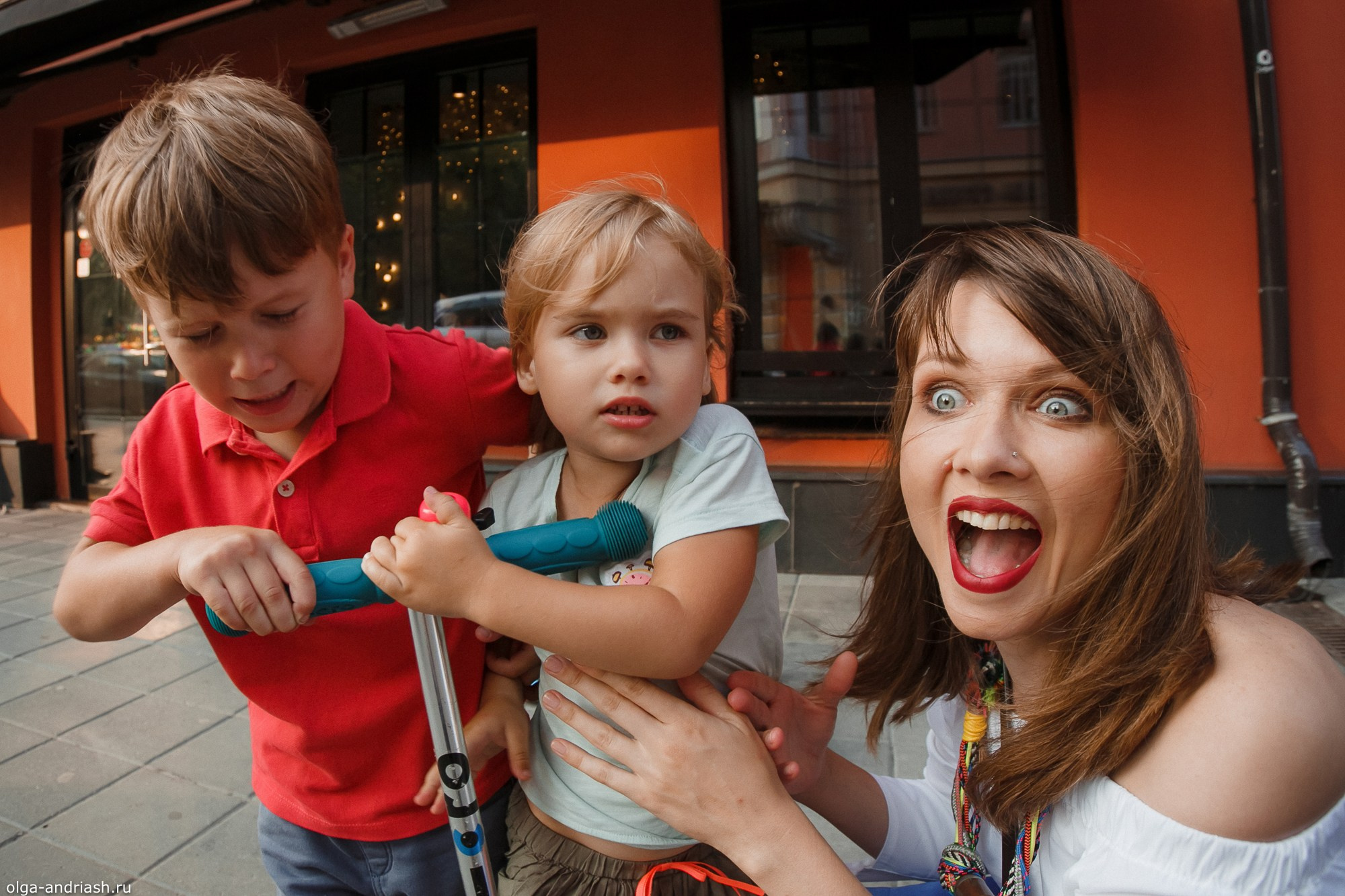 Прогулки на Патриарших прудах. Семейный, портретный и свадебный фотограф в Санкт-Петербурге и Москве