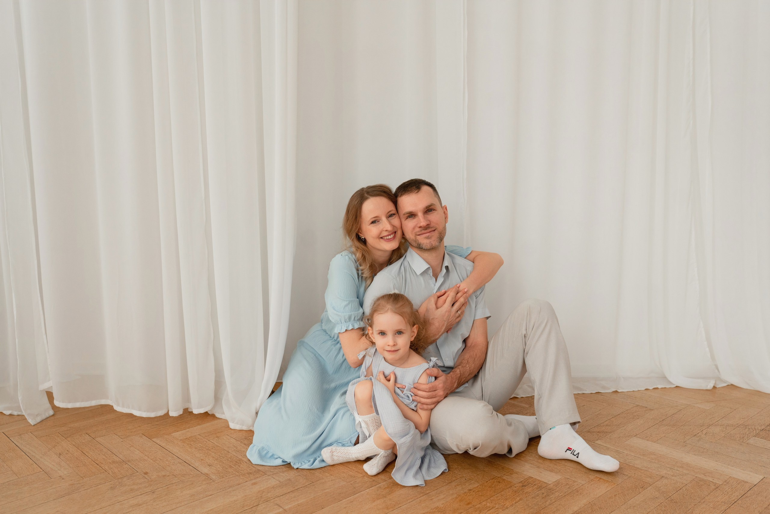 Анна, Андрей и Алиса в студии. Семейный фотограф в Москве Лилия Лебедева