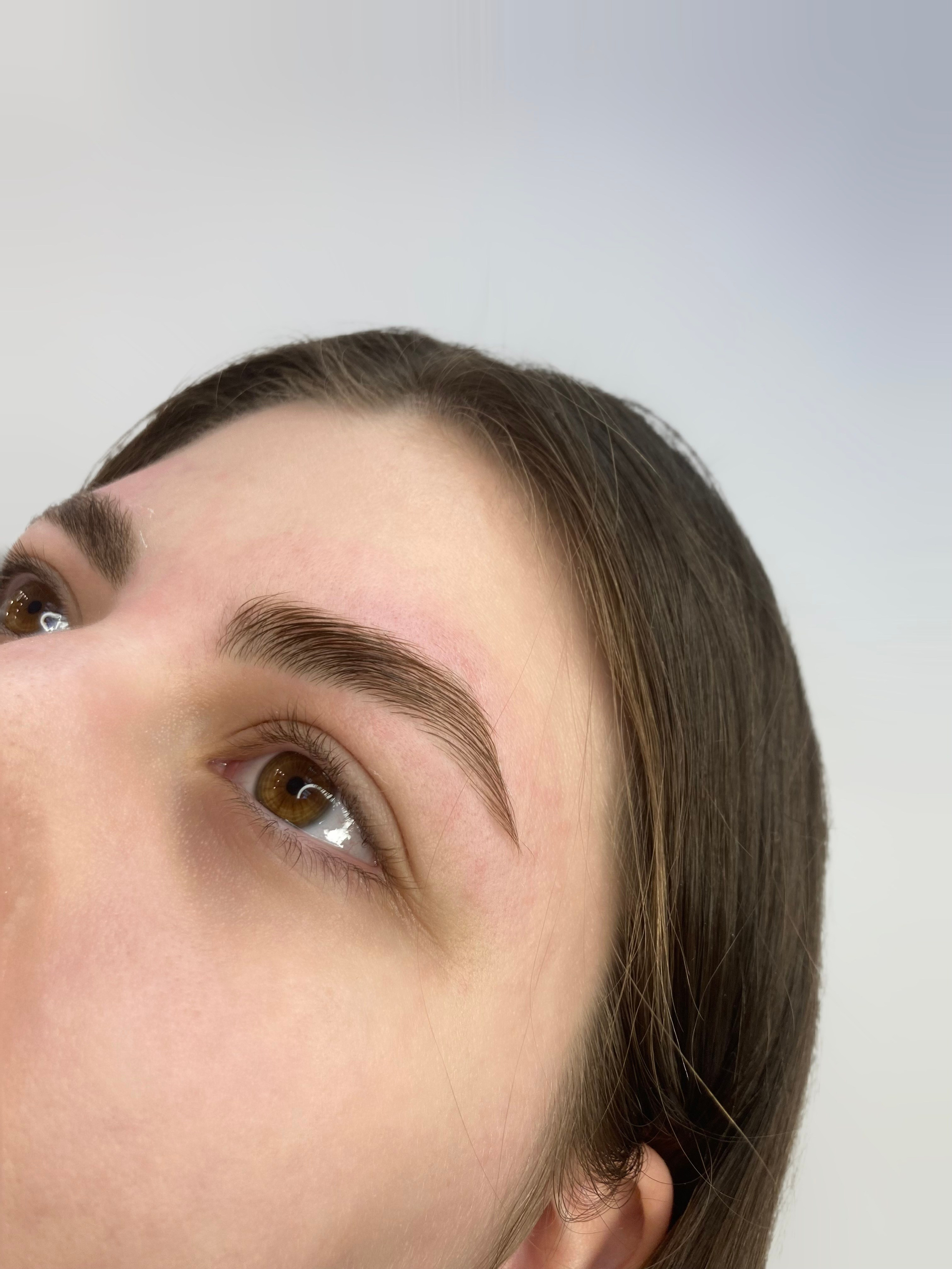 БРОВИ И РЕСНИЦЫ МОСКВА. СВАДЕБНЫЙ ВИЗАЖИСТ-СТИЛИСТ В МОСКВЕ ПРИЧЕСКИ МАКИЯЖ БРОВИ ВЫЕЗД