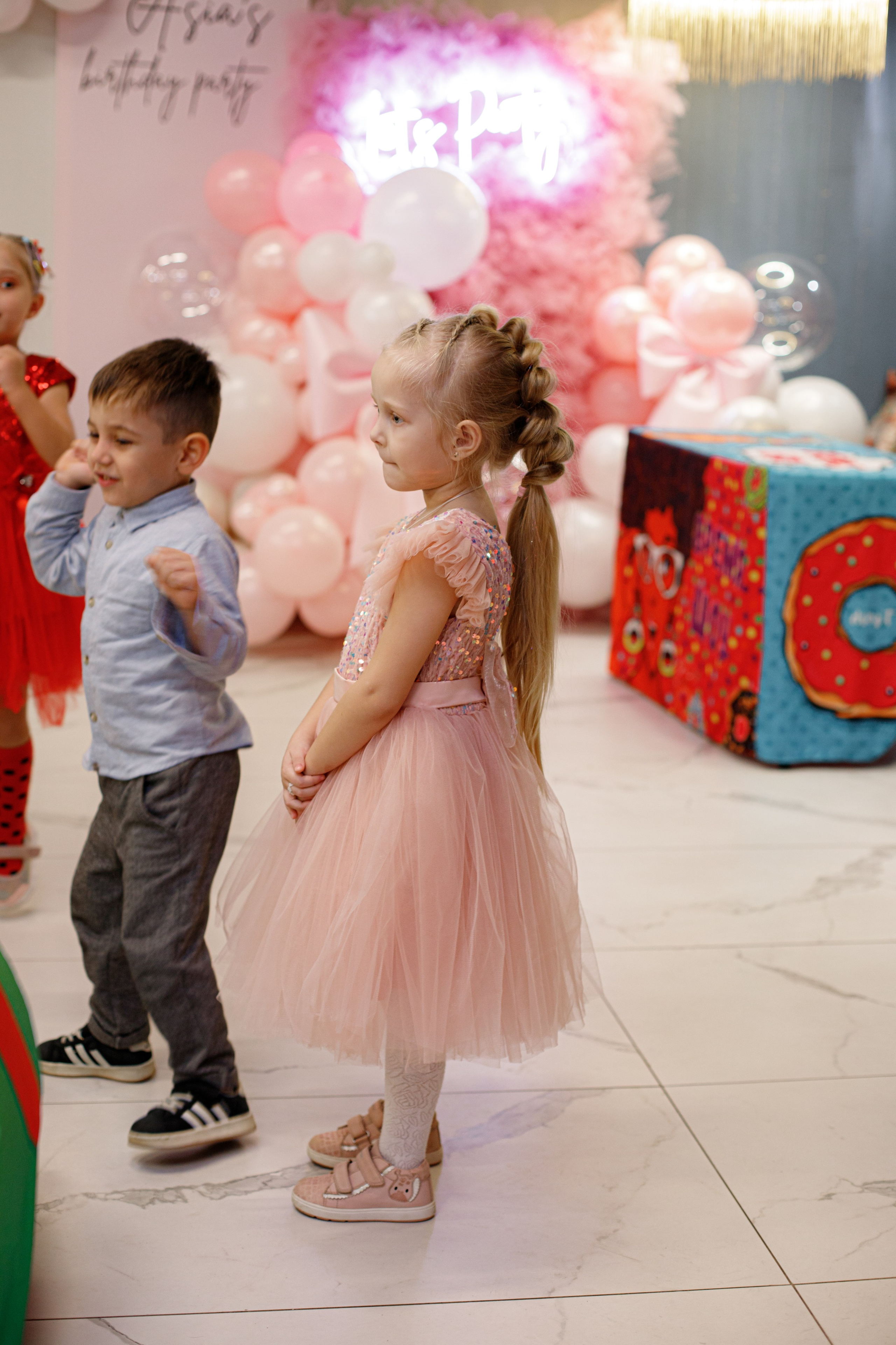 ASIA'S BIRTHDAY PARTY. Photokarish