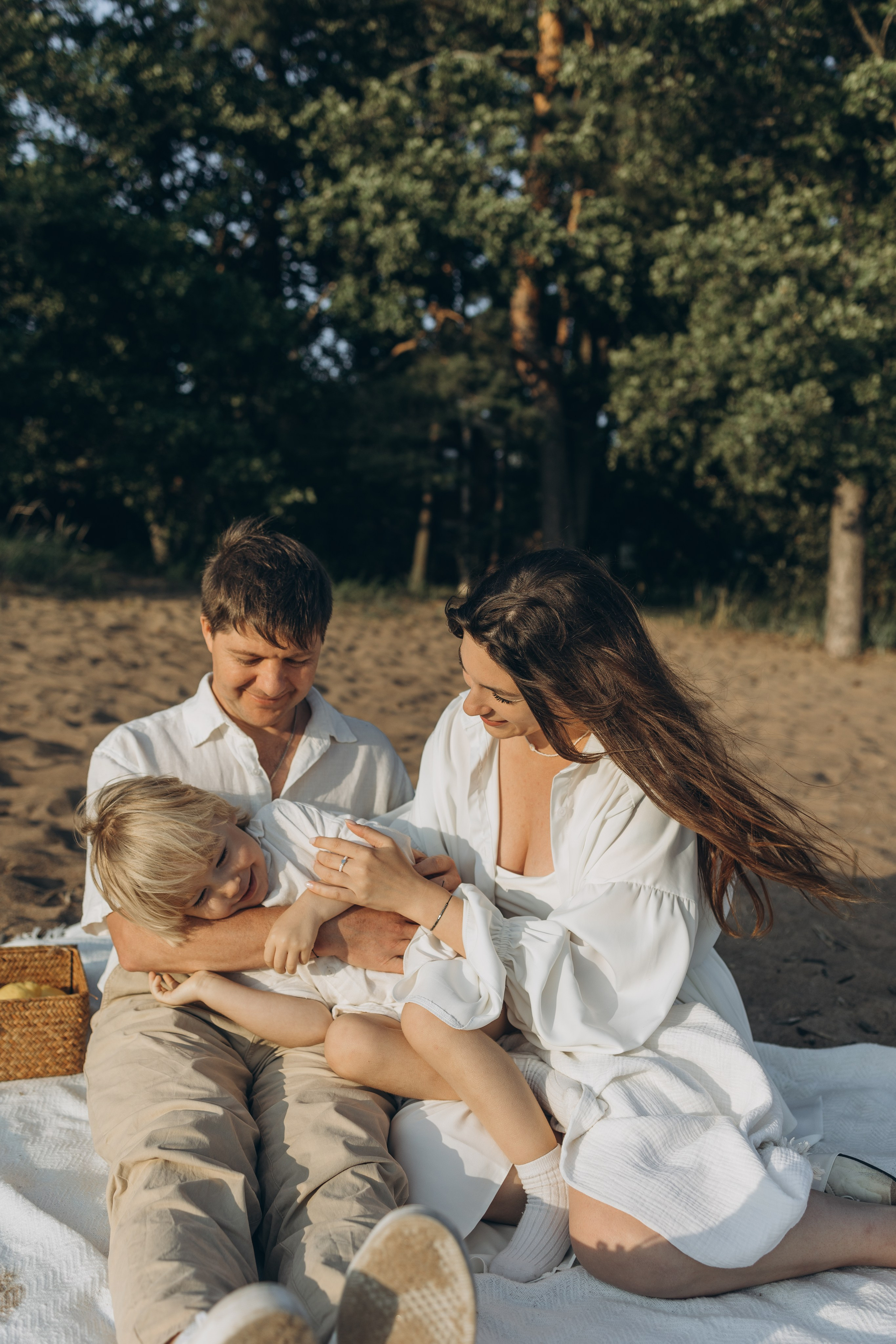 Эмилия, Дмитрий и Демид на Финском заливе. Семейный фотограф в Москве Виктория Ястребинская