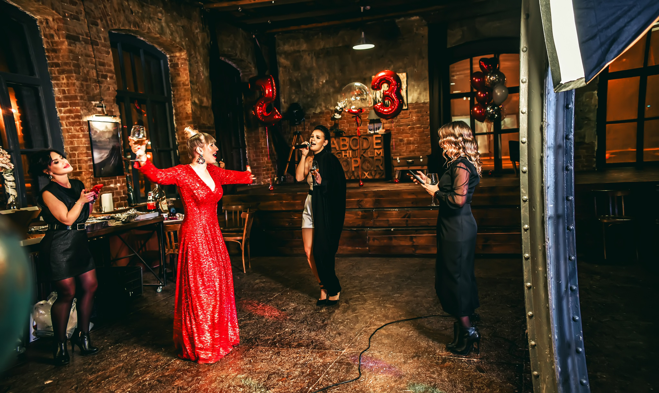 Тематическая вечеринка на юбилей 35 лет. Свадебный, семейный, детский, контент фотограф в Омске Максим Ильин