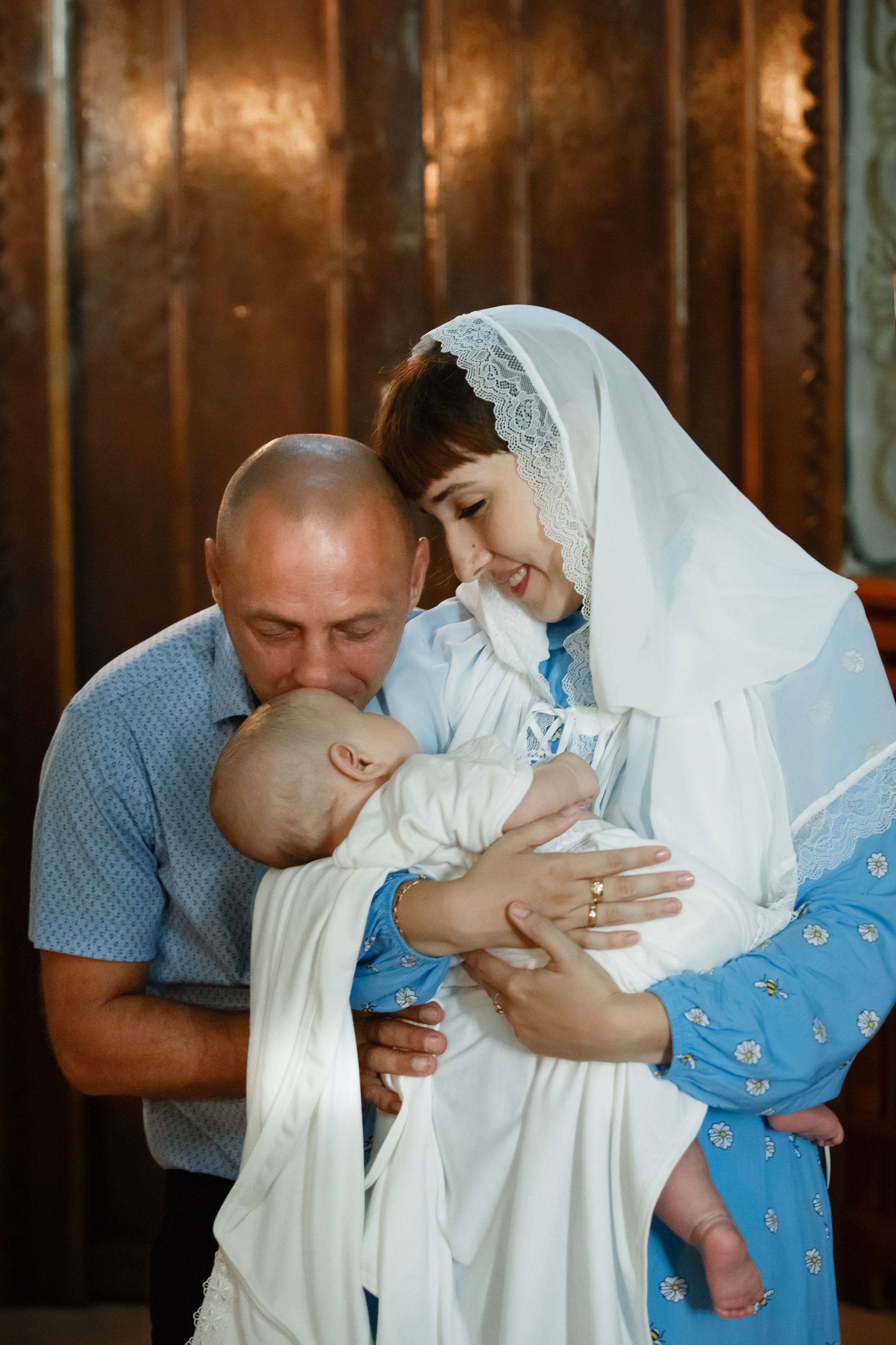 малыш в родителями, мама папа и малыш